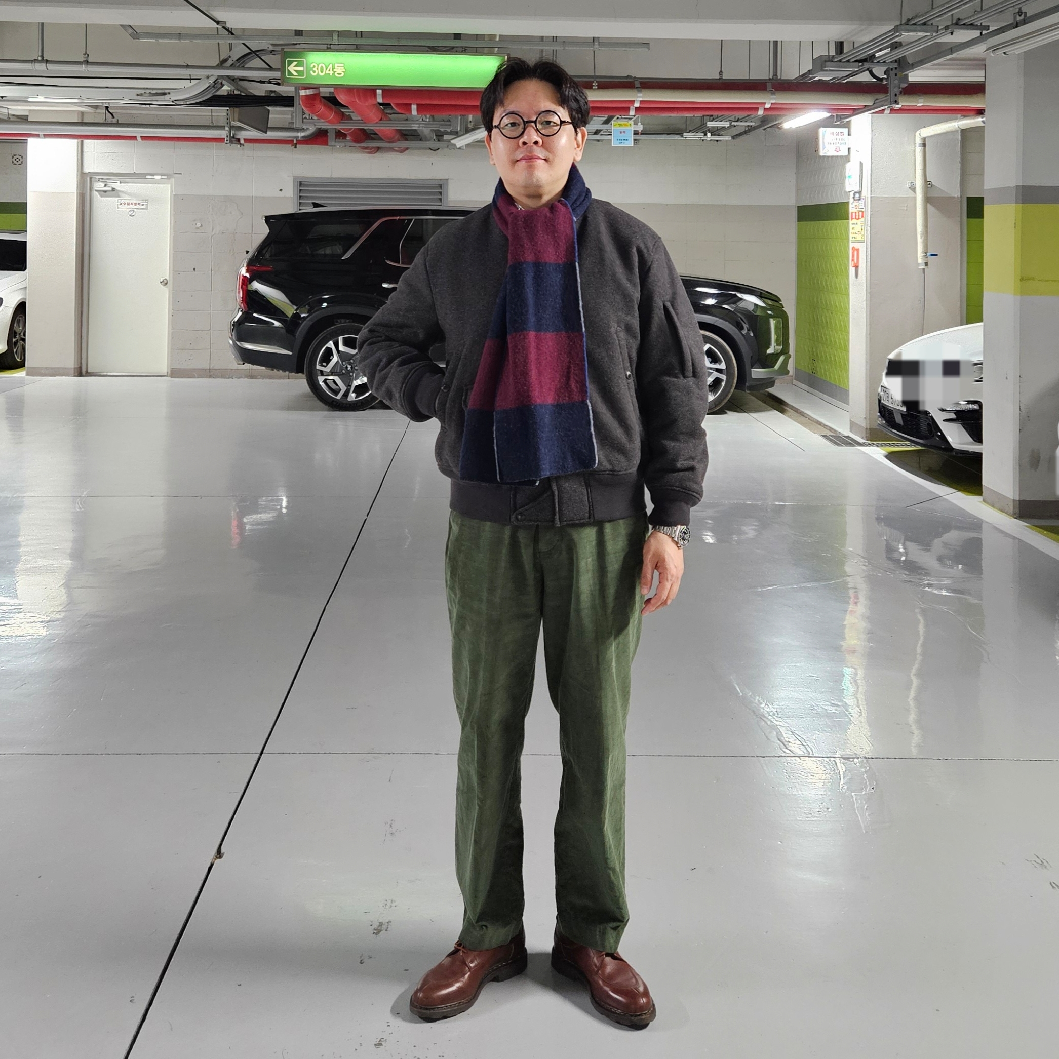 Paraboot Avignon Griff Lisse Marron, Uniqlo x Engineered Garments Pufftech Short Blouson Dark Gray - KR 착용 스타일 - 1