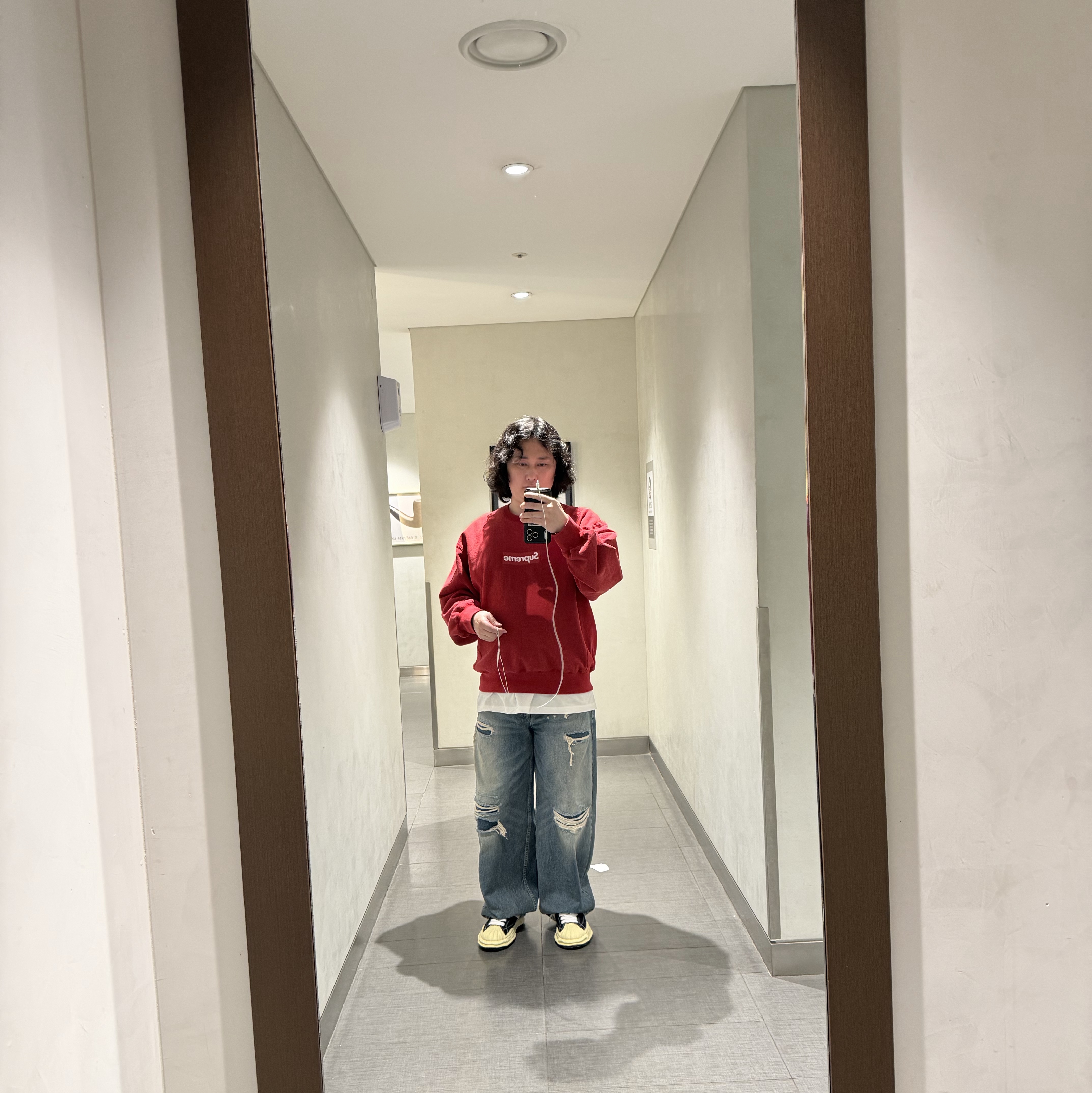 Supreme Washed Box Logo Crewneck Red - 25SS, Maison Mihara Yasuhiro Blakey VL OG Sole Canvas Low-top Sneakers Black 착용 스타일