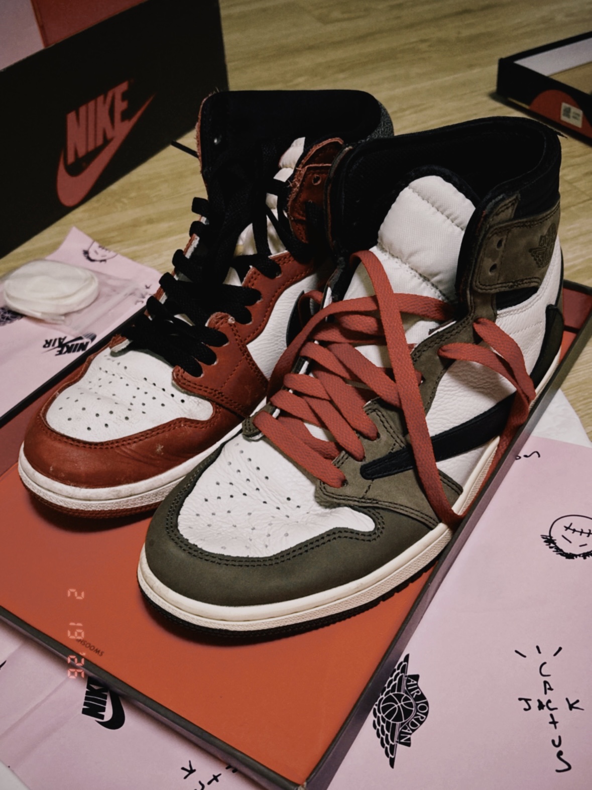 Jordan 1 x Travis Scott Retro High OG SP Mocha, Jordan 1 Retro High OG Chicago 2022 착용 스타일