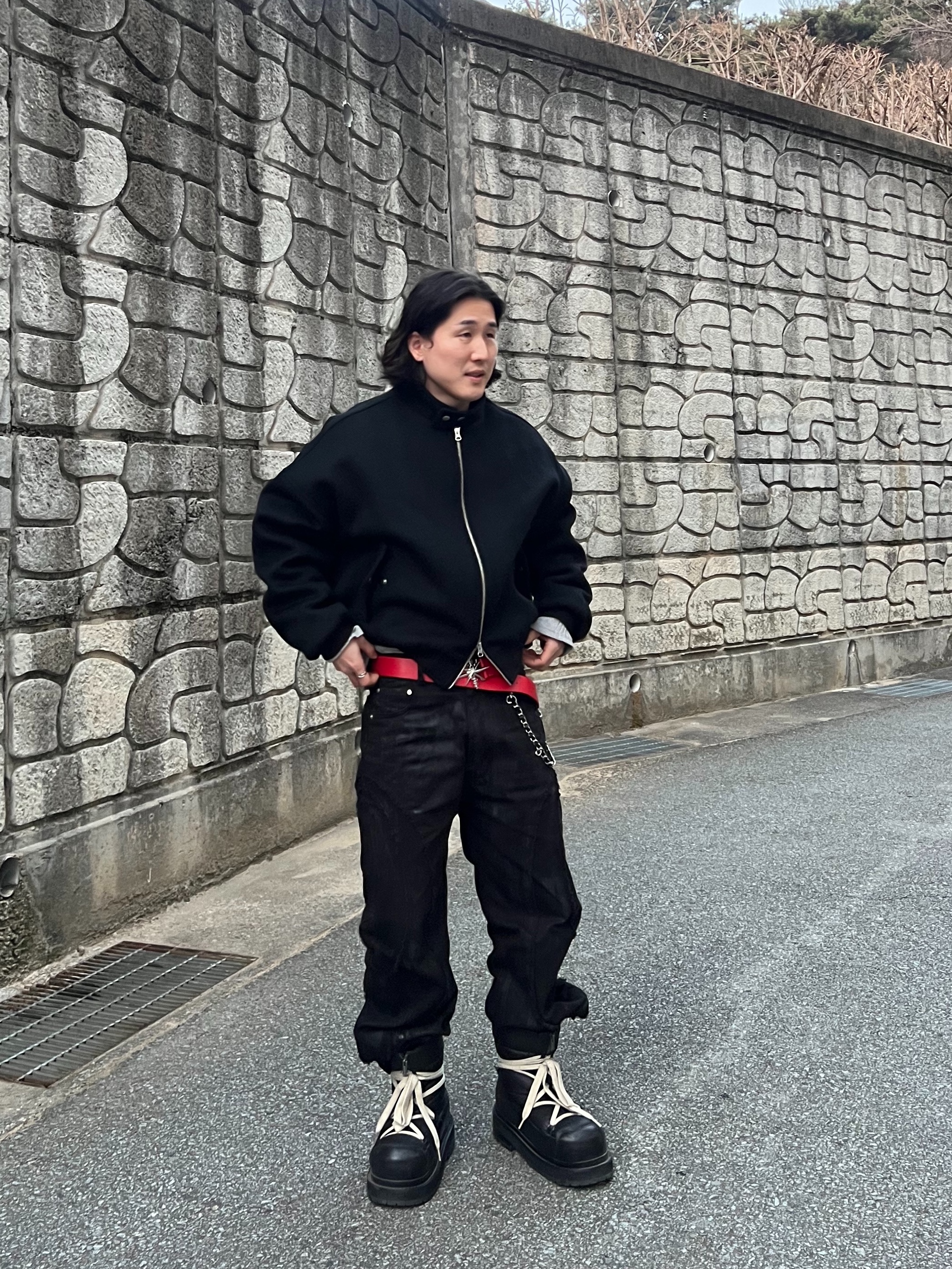 REPINER Curve Coated Trouser Black 착용 스타일 - 2