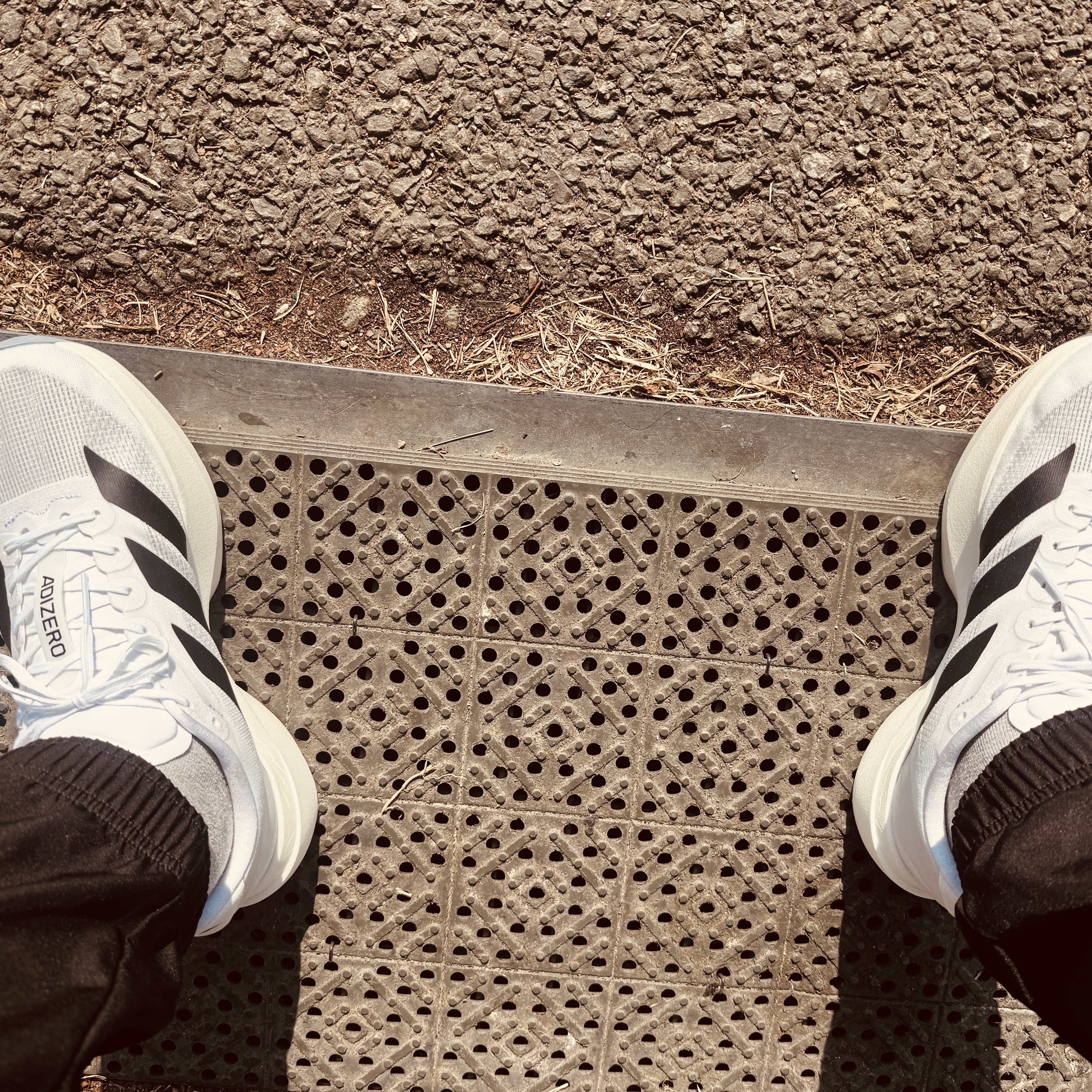 Adidas Adizero EVO SL Cloud White Core Black 착용 스타일