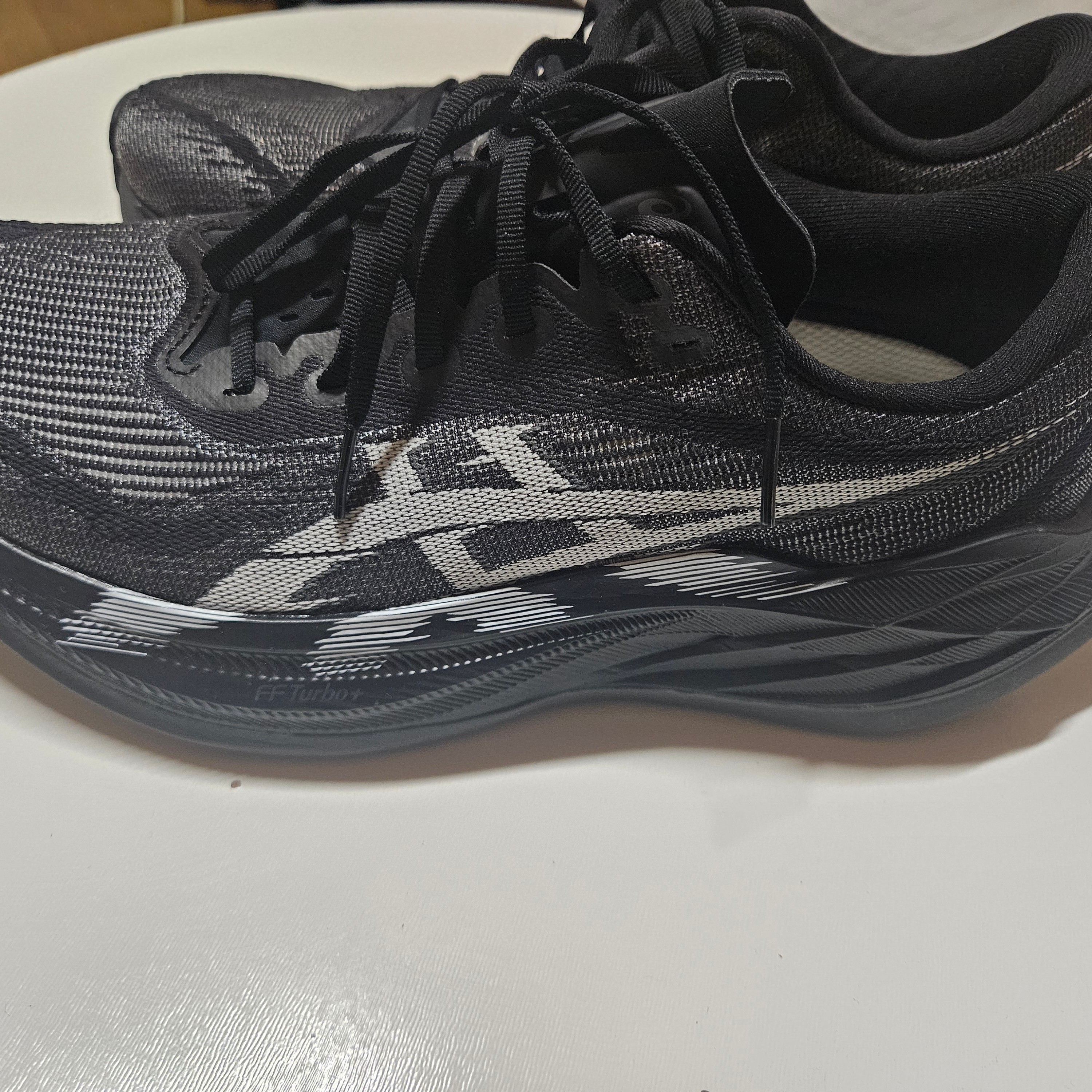 Asics Superblast 2 Black White 착용 스타일