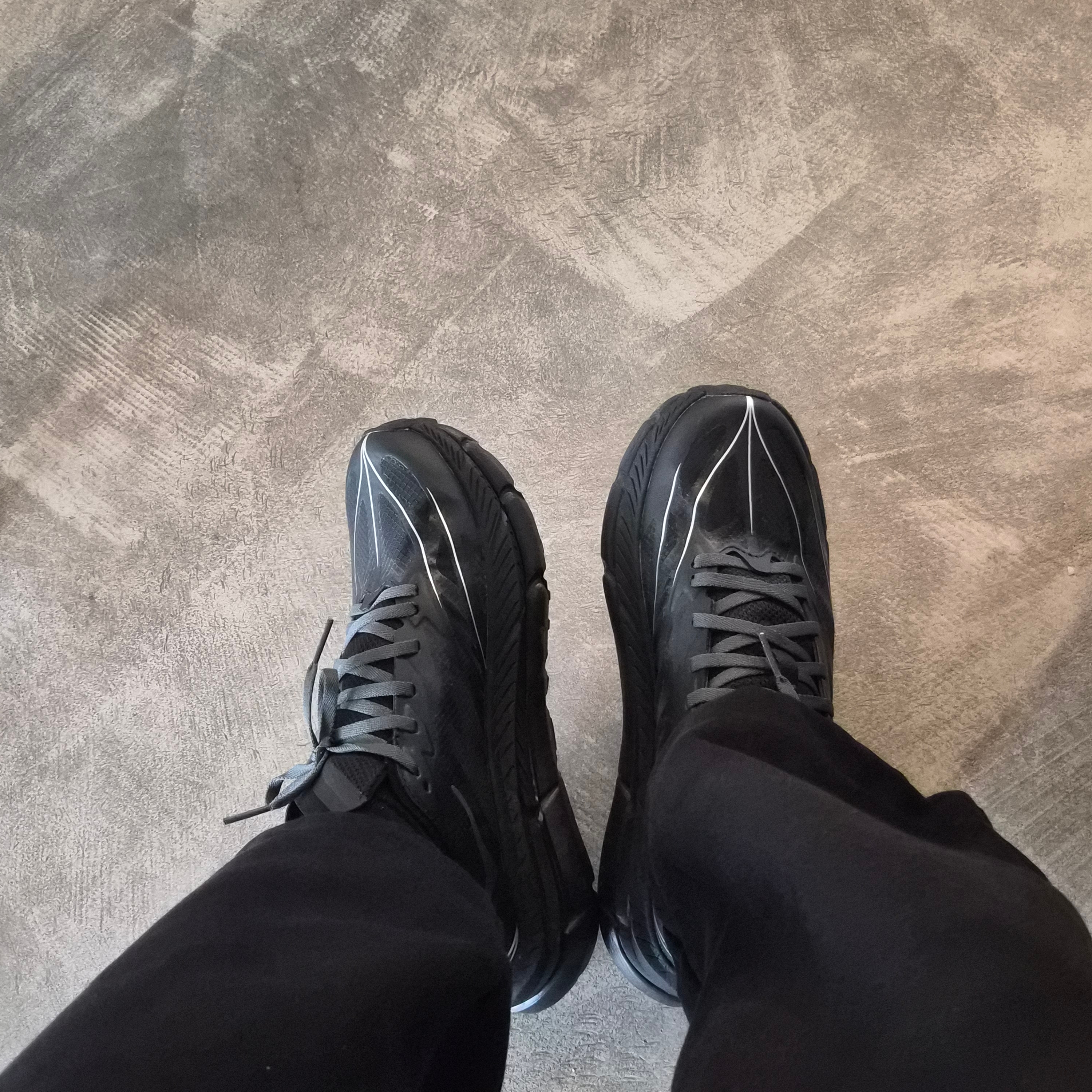 Hoka Mafate Speed 4 Lite Black Outer Orbit 착용 스타일