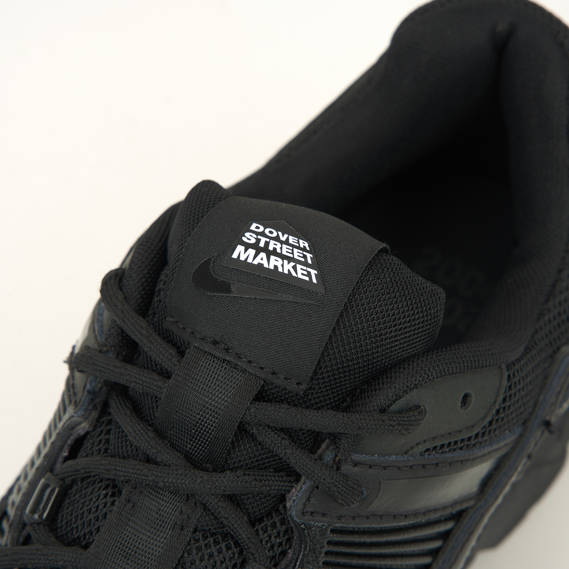 나이키 x 도버 스트릿 마켓 줌 보메로 5 SP 블랙(Nike x Dover Street Market Zoom Vomero 5 SP Black) - 7