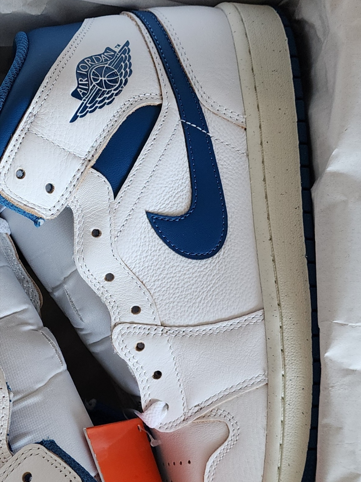 Jordan 1 Mid SE Industrial Blue White 착용 스타일
