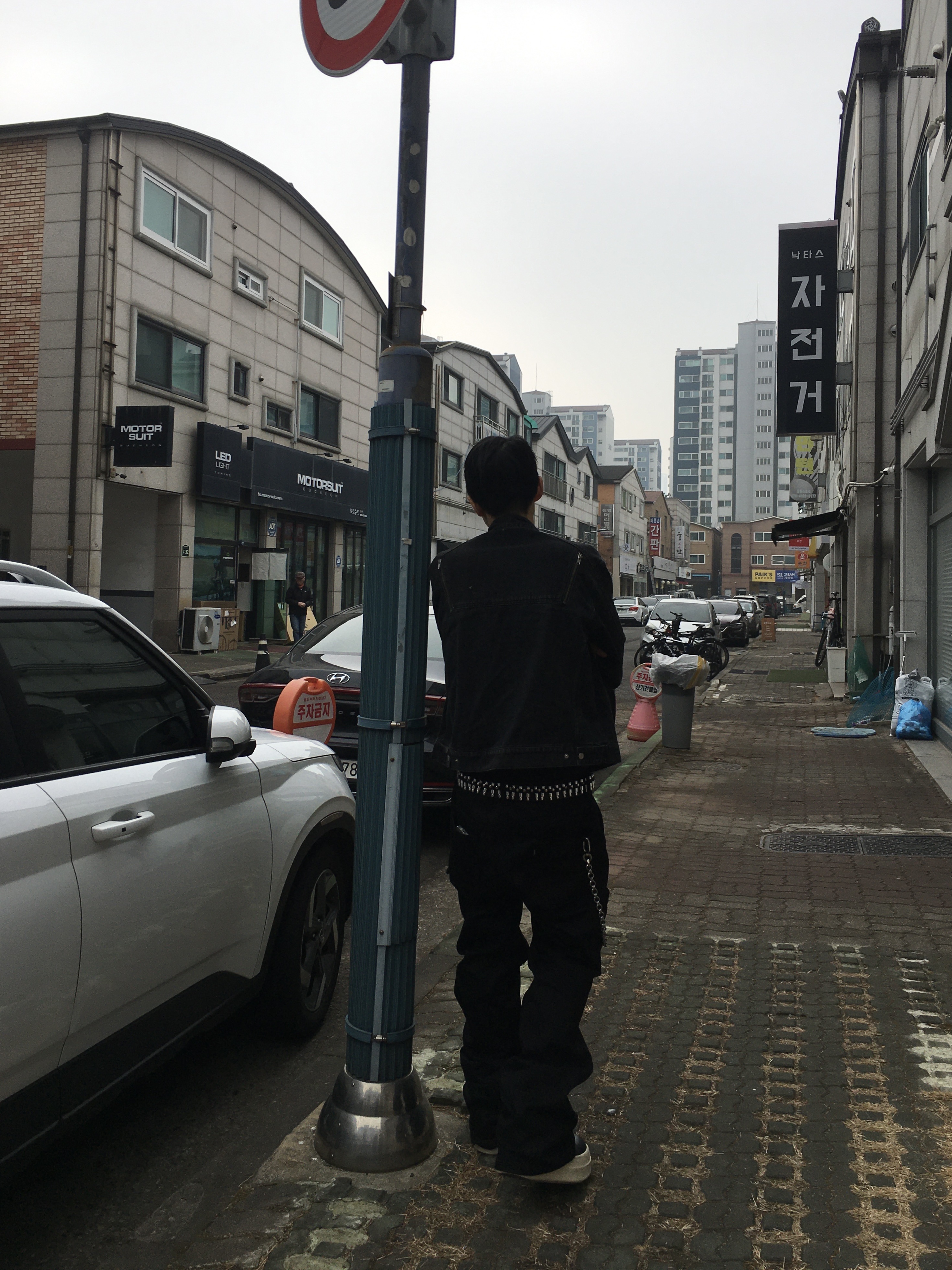 Rick Owens Leather Mega Bumper Geobasket Black Milk 착용 스타일 - 1