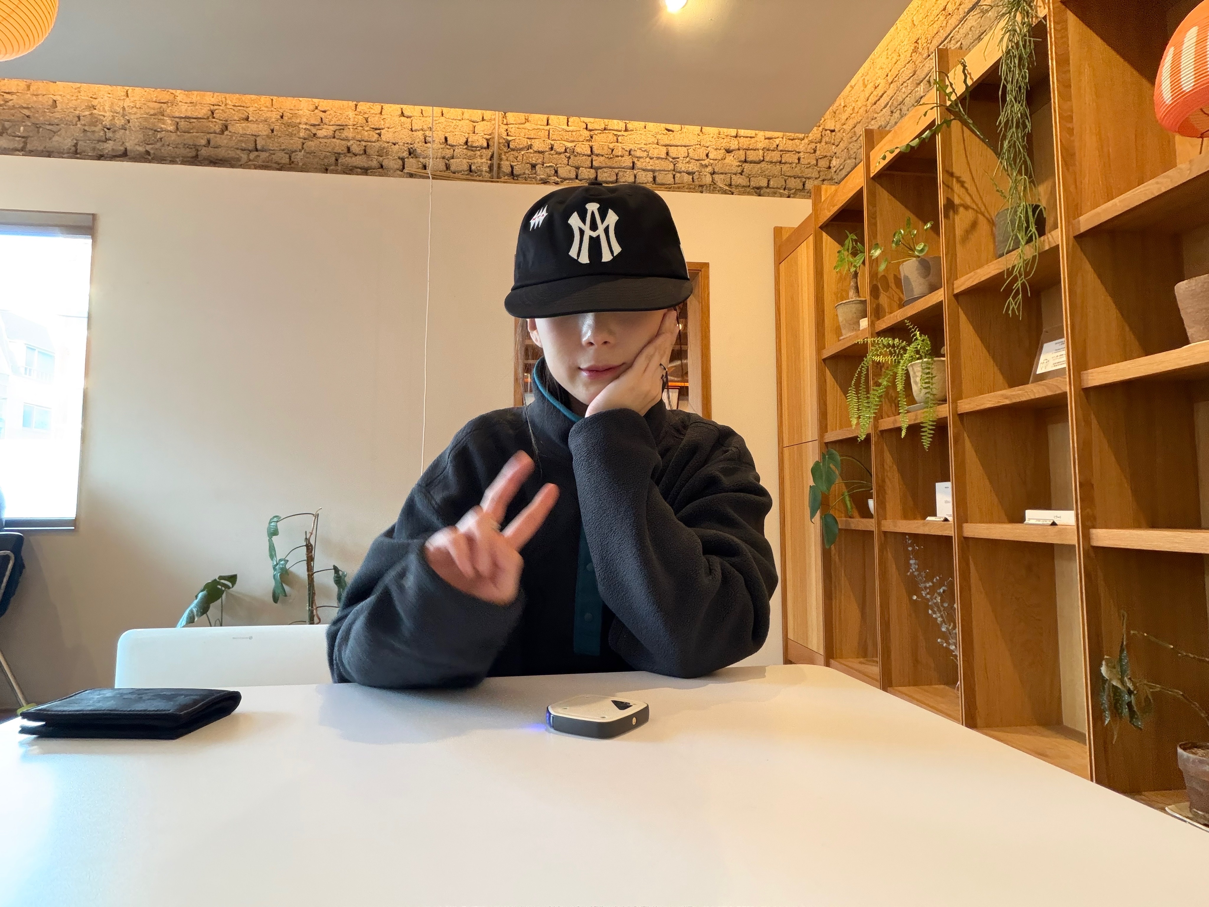Aftermath Atm Logo Ball Cap Black, L.L.Bean Classic Fleece Pullover Regular Charcoal Heather 착용 스타일 - 1