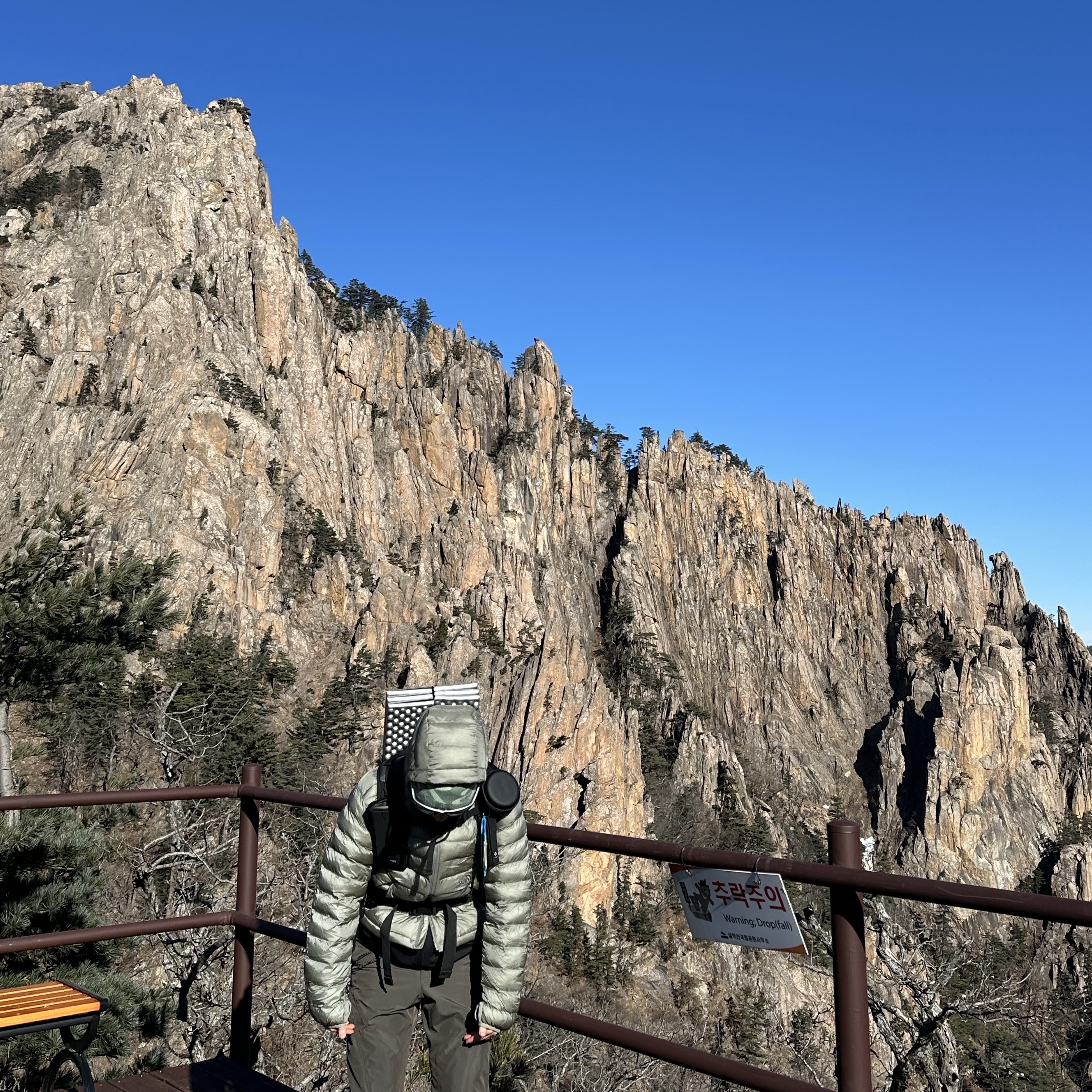 The North Face Ventus On Jacket Light Khaki 착용 스타일