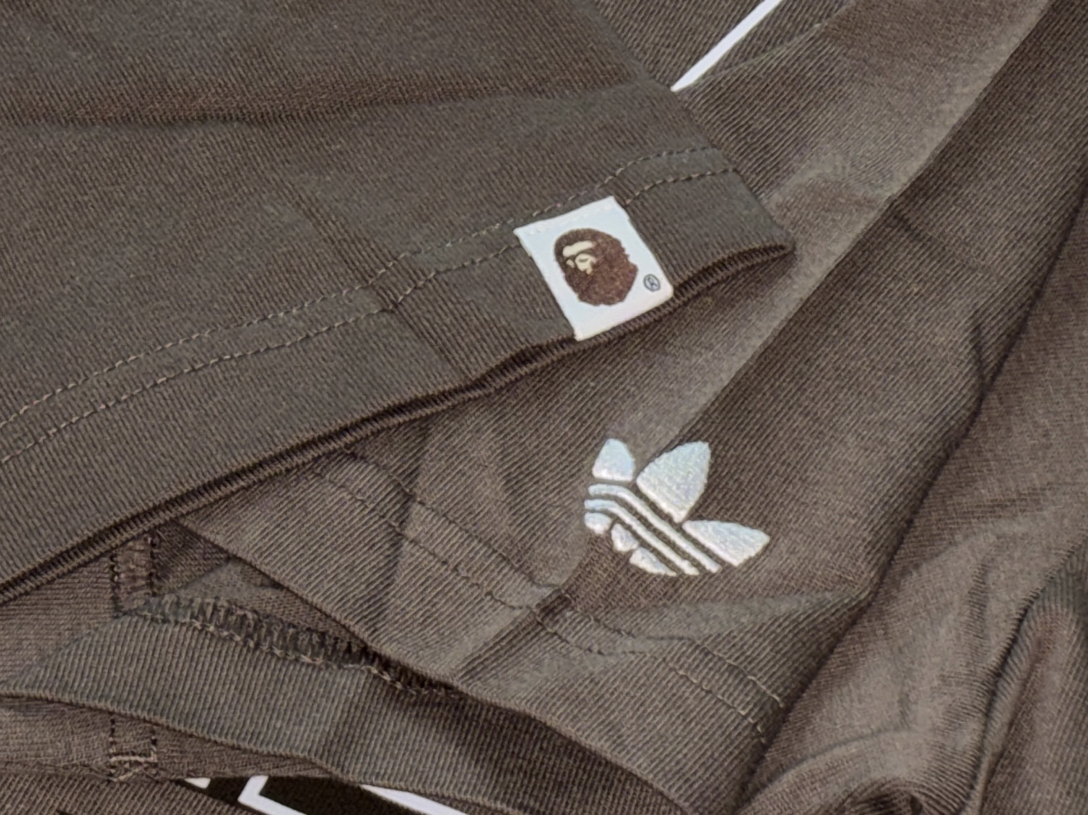 Adidas x BAPE Short Sleeve T-Shirt Earth Strata - KR Sizing, Adidas x BAPE Jacquard Pants Black - KR Sizing 착용 스타일 - 2