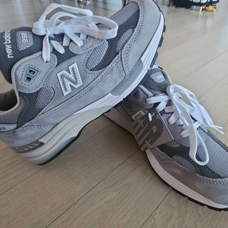 New Balance 992 Made in USA Core Grey Silver Metallic 착용 스타일 - 1