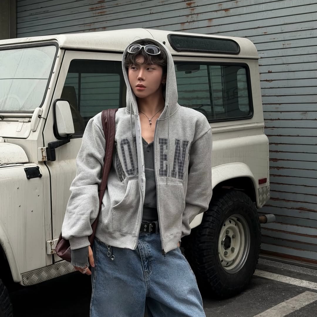 SLOW RECORD HOUSE Moment Zip-Up Hoodie Check 착용 스타일 - 1