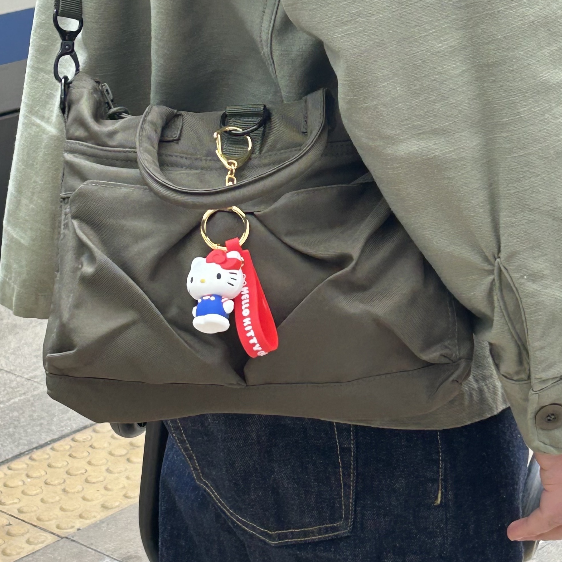 Sanrio Hello Kitty Three-Dimensional Key Holder 착용 스타일