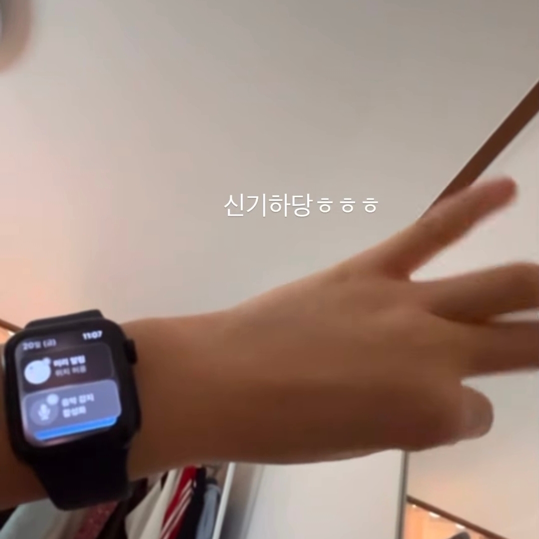 Apple Watch Series SE 3rd 40mm GPS Midnight Aluminum Case with Sport Band S/M Midnight (Korean Ver.) 착용 스타일