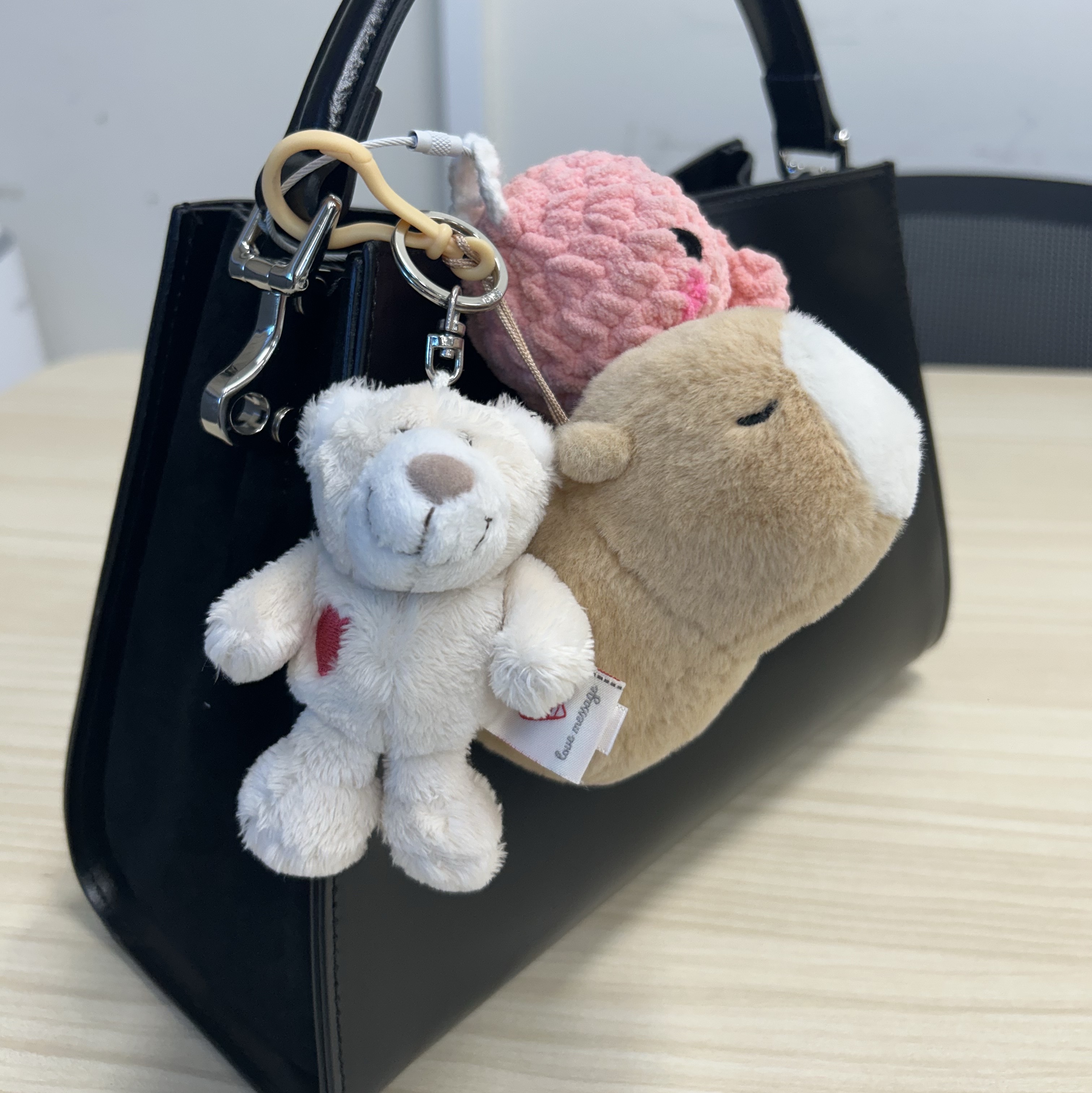 [KREAM 단독] NICI Love bear cream 10cm bb 착용 스타일