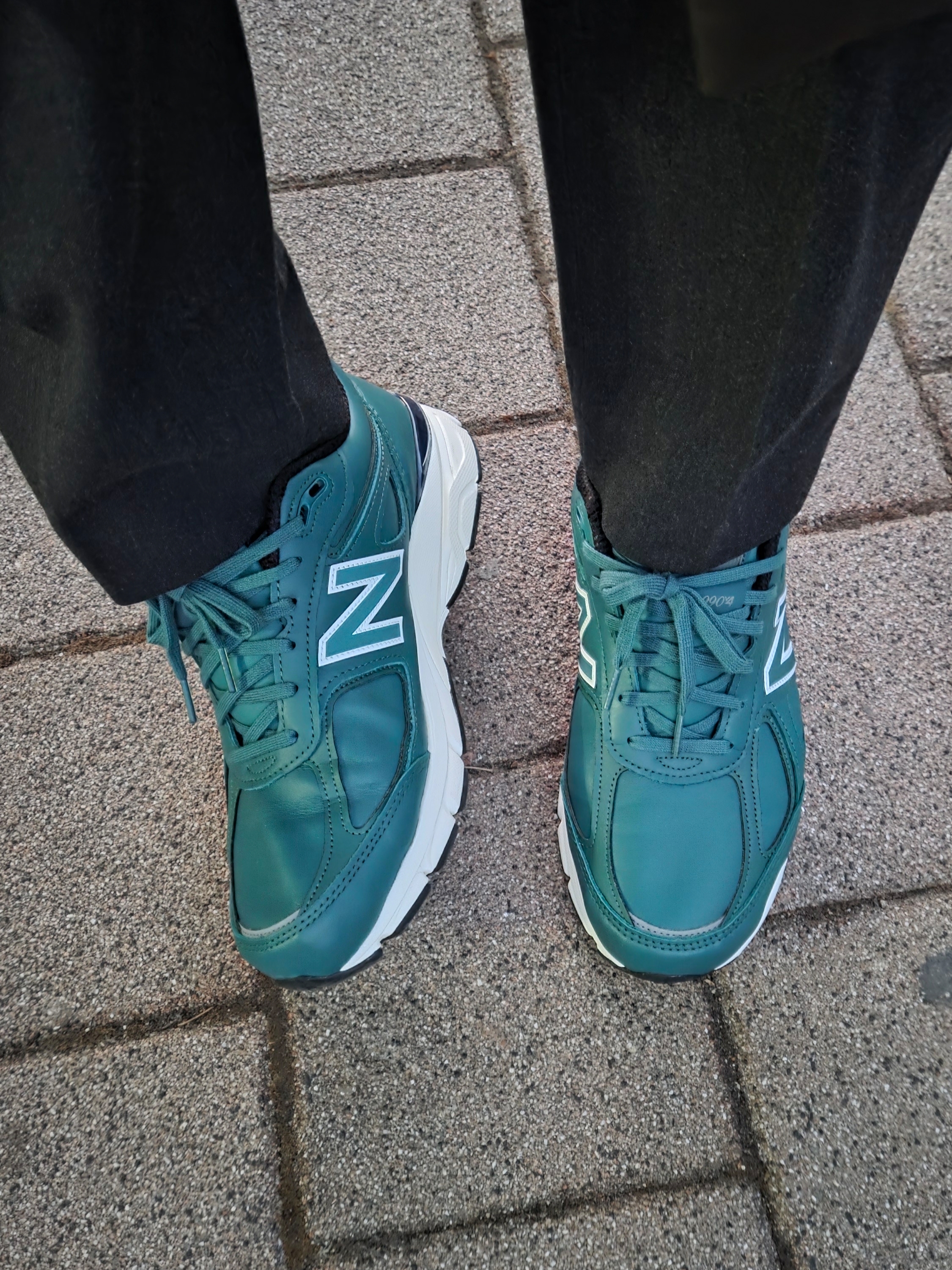 New Balance 990v4 Made in USA Teal White 착용 스타일