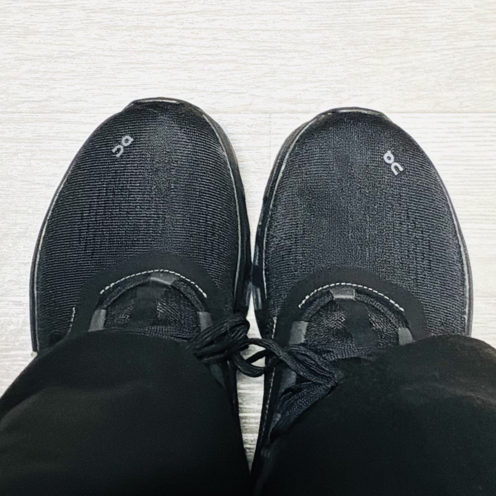 On Running Cloudmonster All Black 착용 스타일