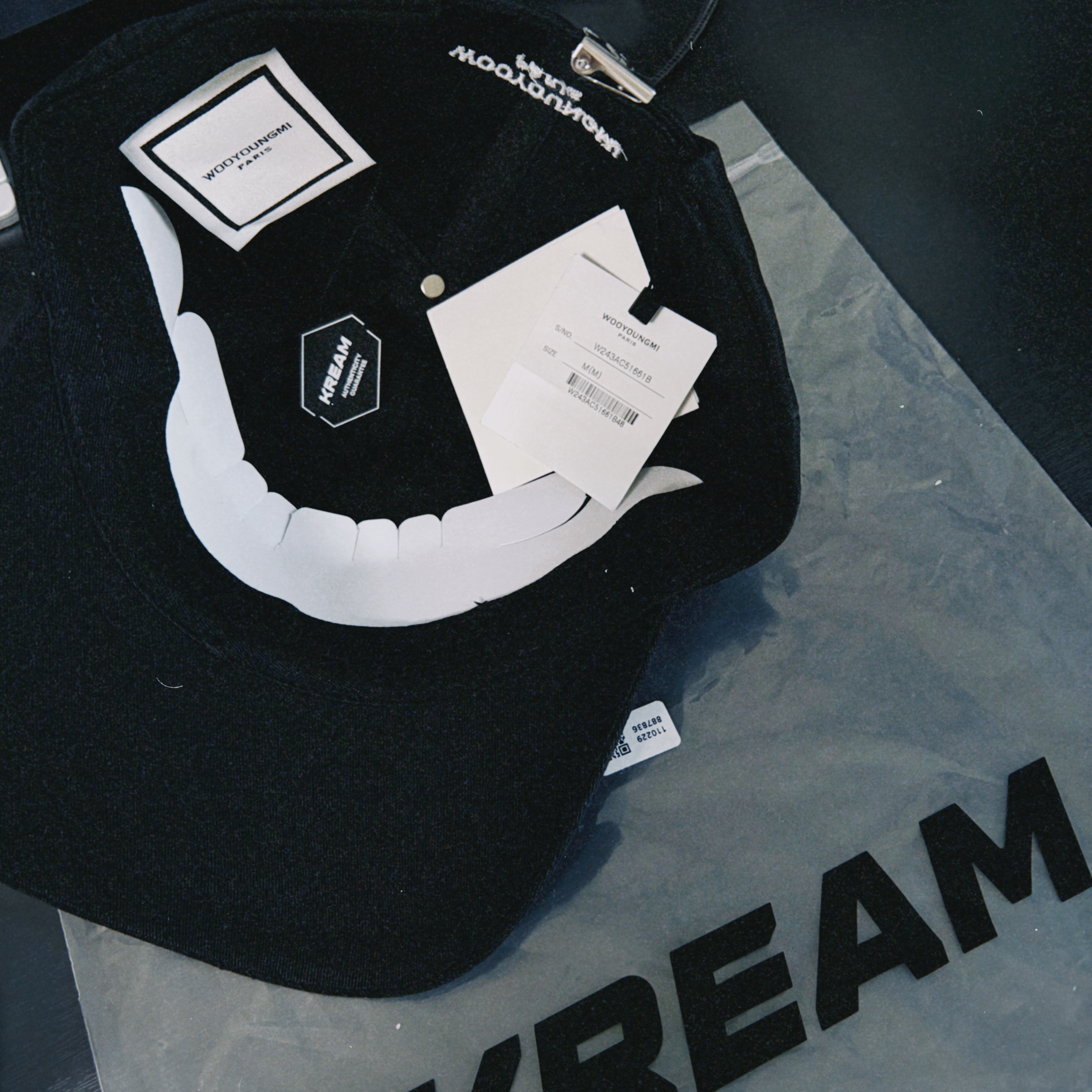 Wooyoungmi Logo Ball Cap Black - 24FW 착용 스타일 - 3