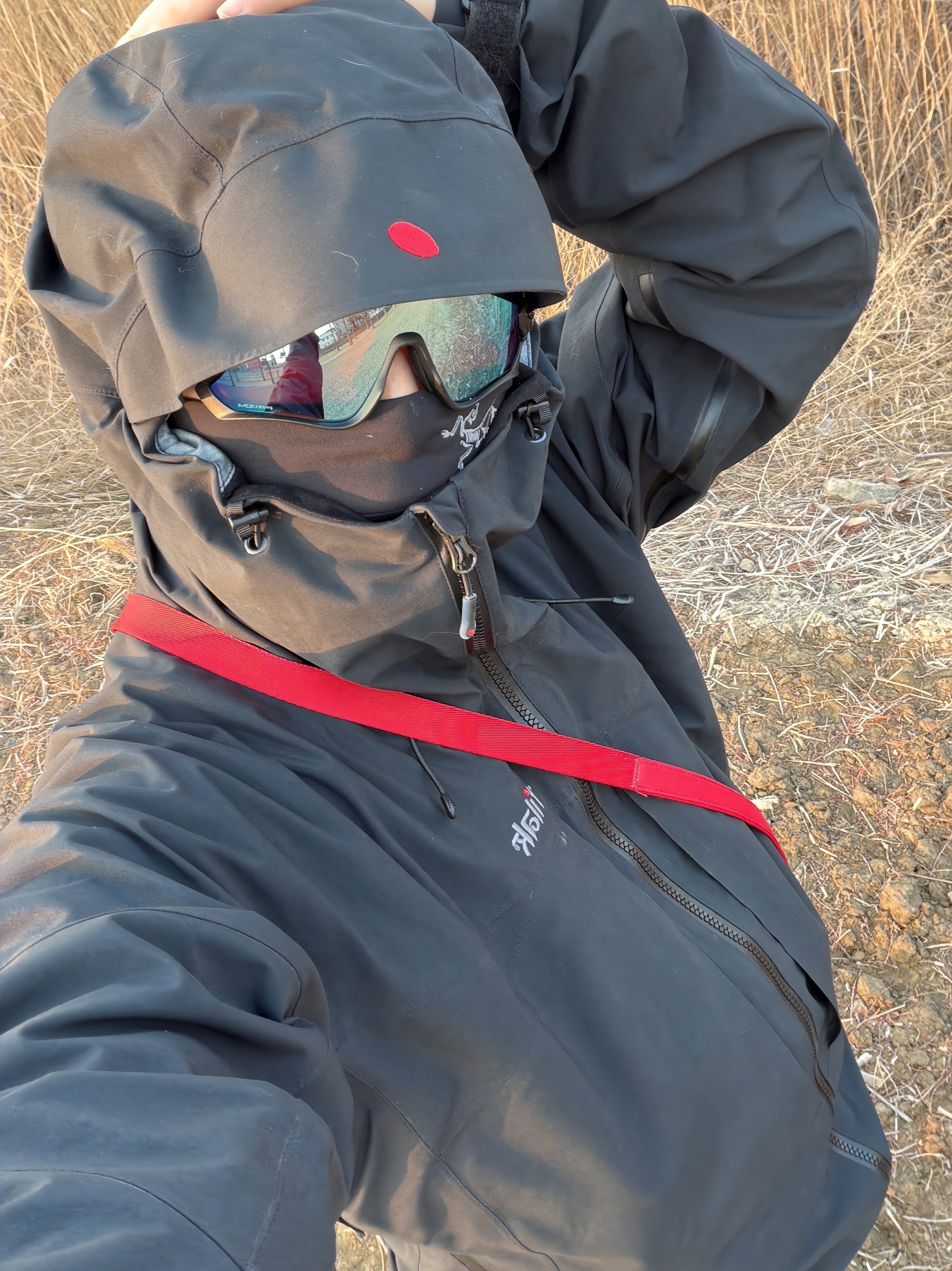 Arc'teryx Rho Neck Gaiter Long Black, Oakley Jawbreaker Matte Black Camo Frame Prizm Road Jade Lenses High Bridge Fit 착용 스타일 - 2