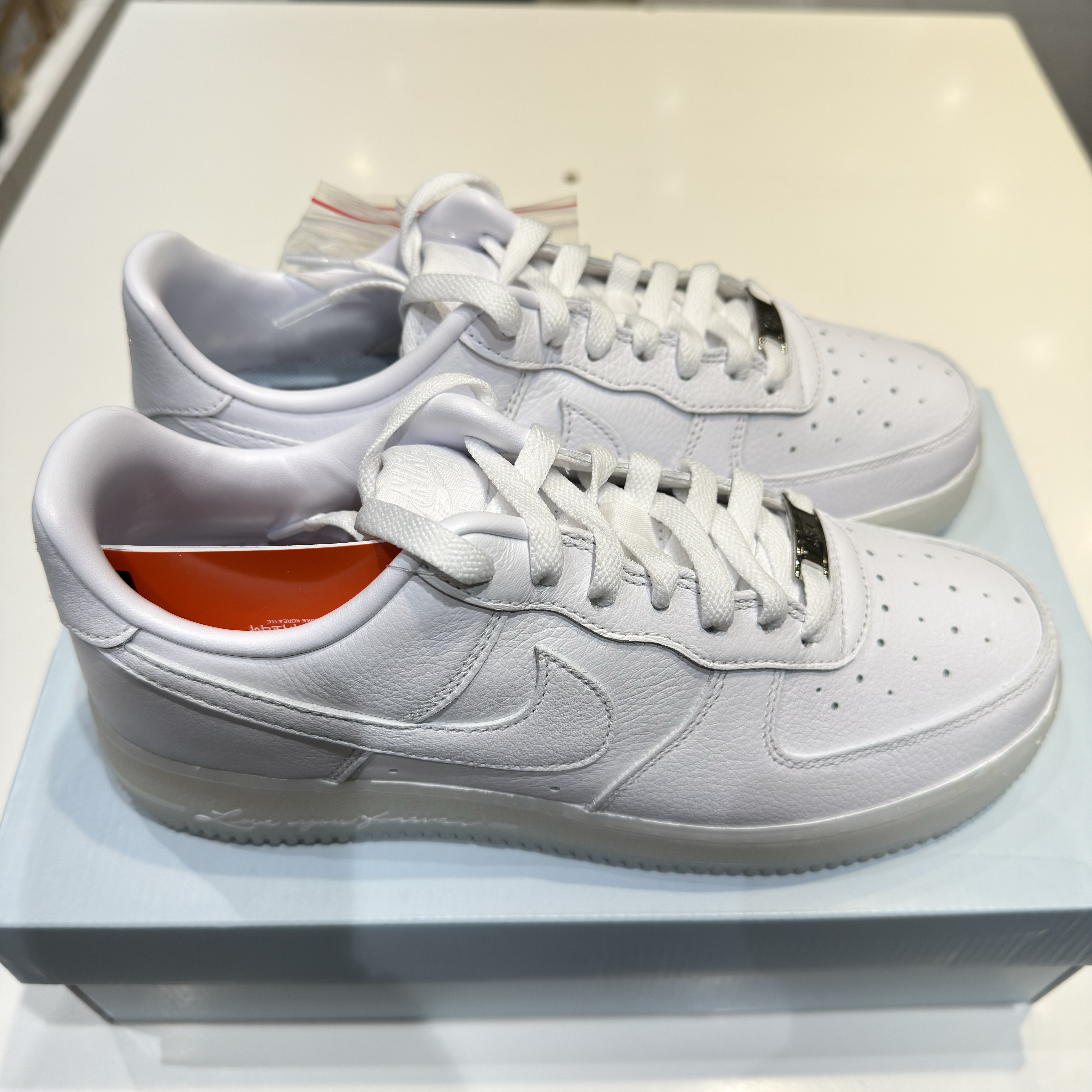 Nike x Drake Nocta Air Force 1 Low SP Certified Lover Boy White Cobalt Tint 착용 스타일 - 4