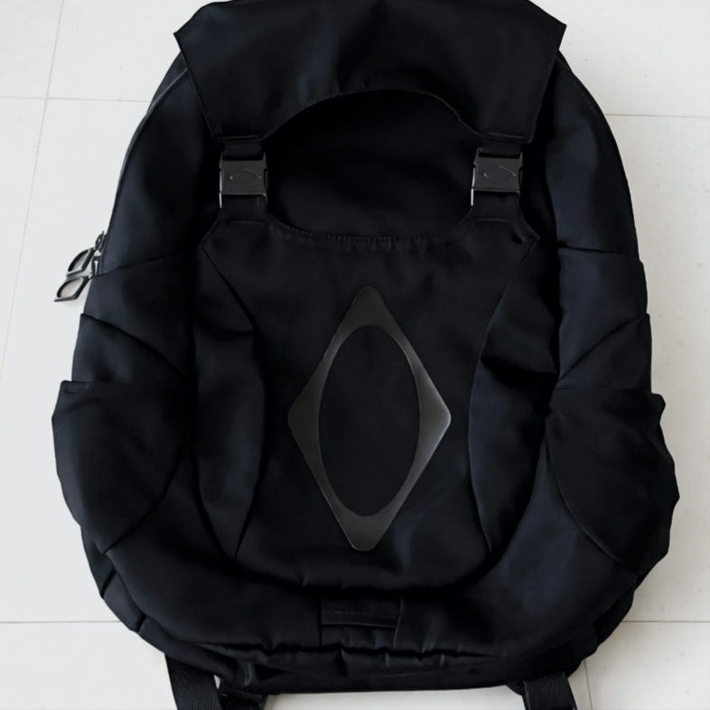 Mischief Buckle Flap Backpack Black 착용 스타일