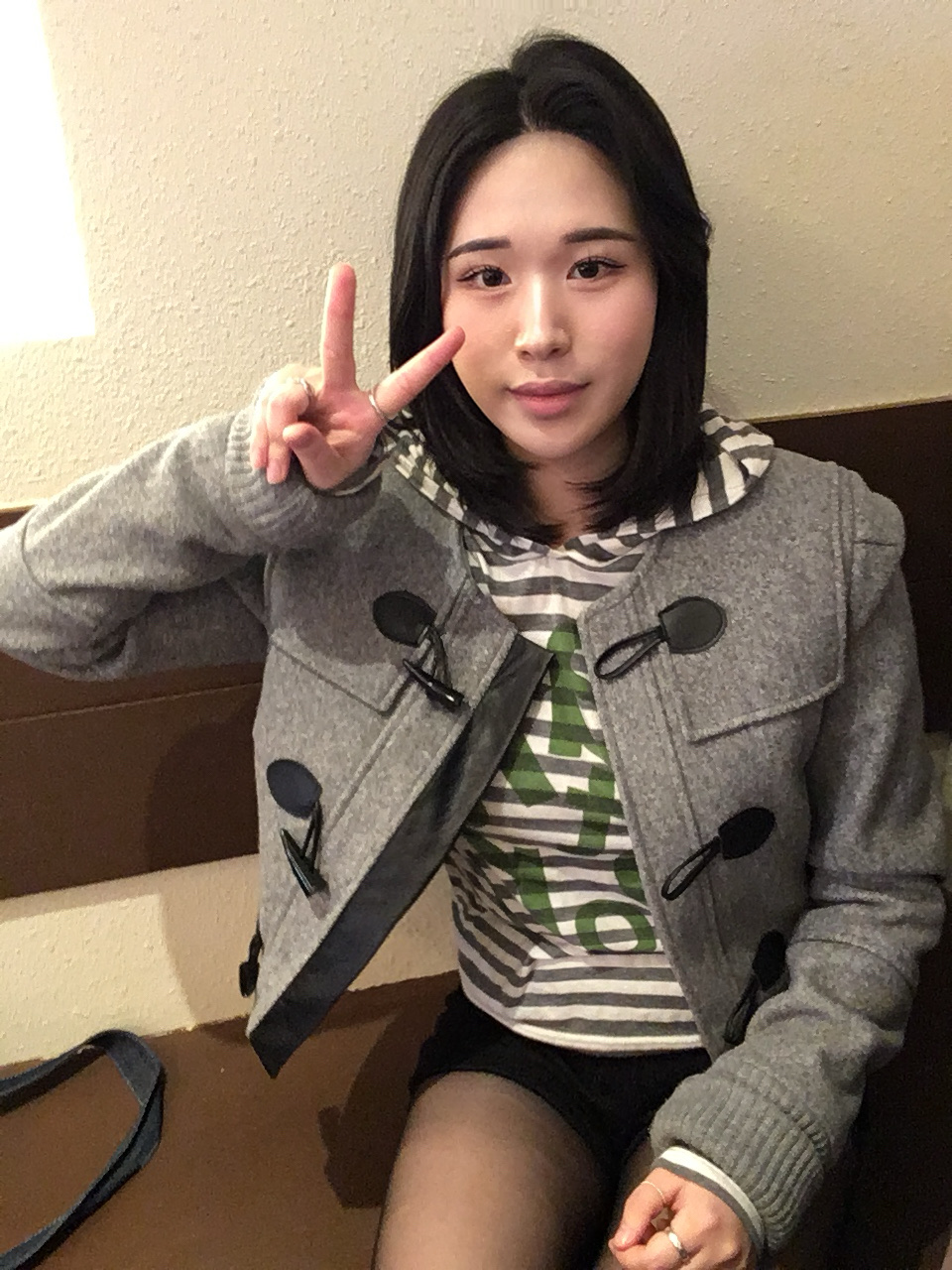 [KREAM 단독] Safarispot 1/2 Ticketing Stripe Border Hoodie Gray, (W) UGG Tazz II Black 착용 스타일 - 1