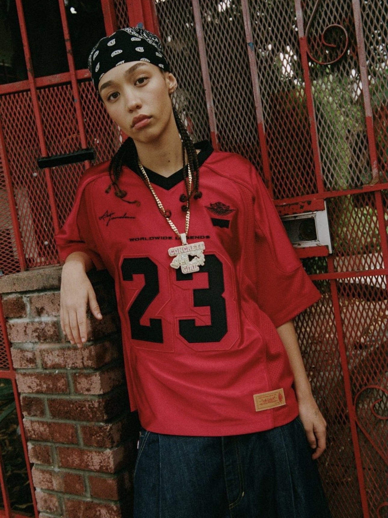 Jordan x Levi's Red Jersey Gym Red (IM6732-657) 착용 스타일 - 1