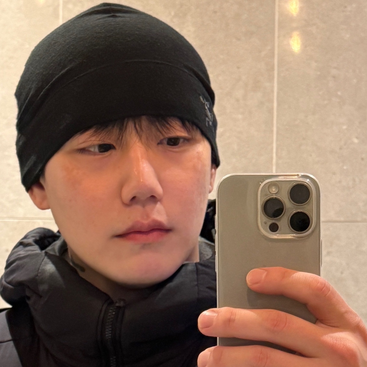 Arc'teryx Rho Lightweight Wool Toque Black, Arc'teryx Atom Heavyweight Hoody Black 착용 스타일