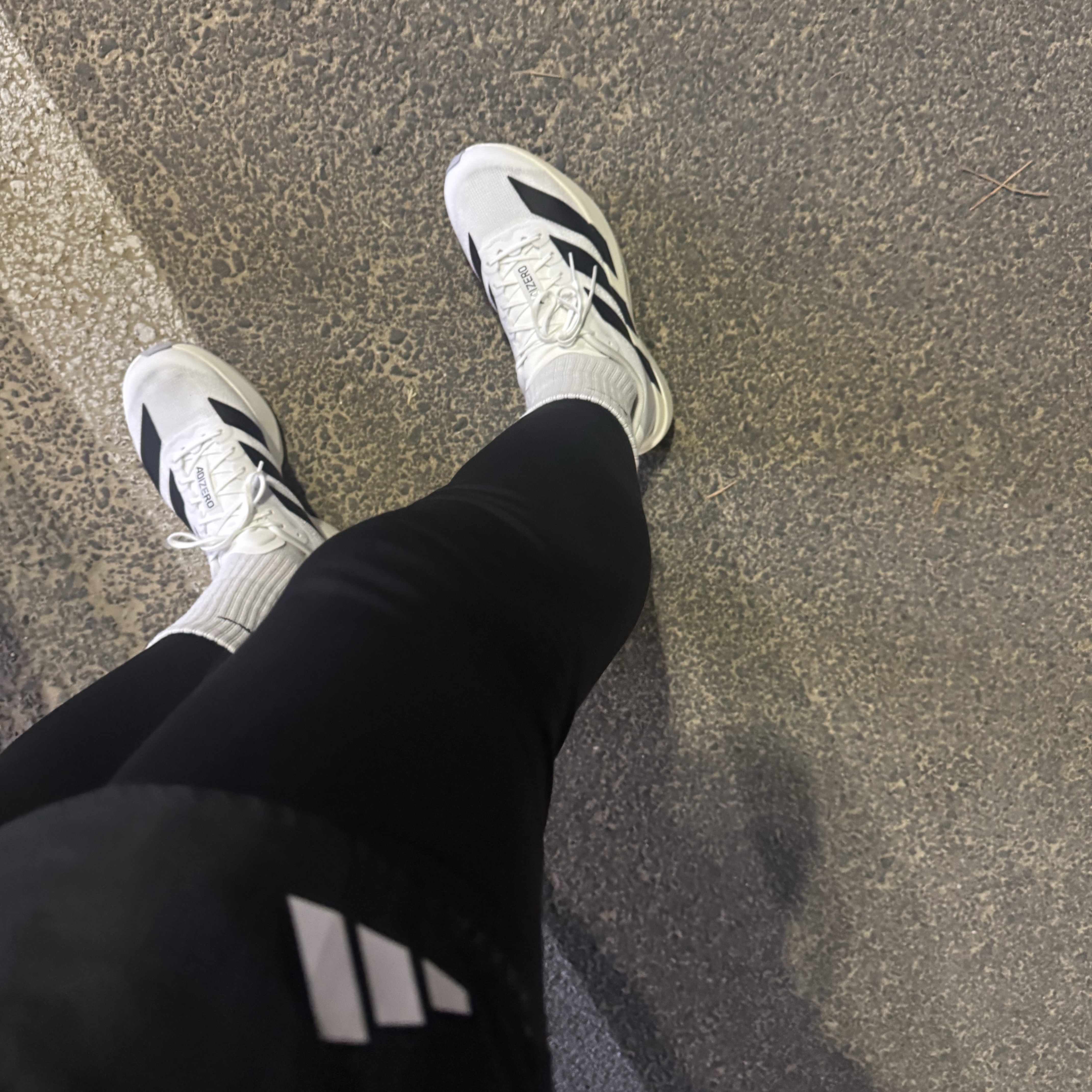Adidas Adizero EVO SL Cloud White Core Black 착용 스타일