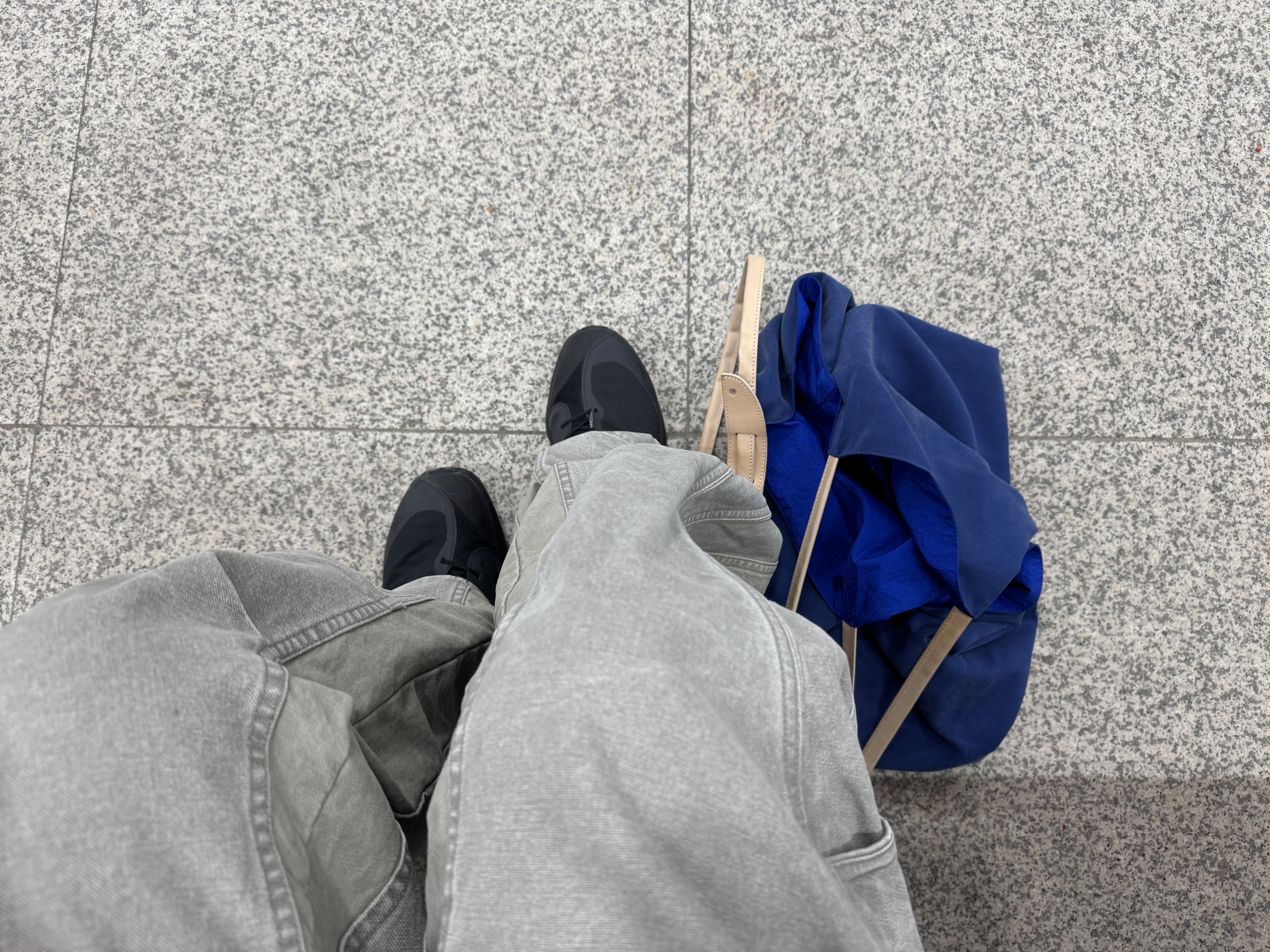 On Running x Post Archive Faction (Paf) Cloudventure Peak All Black, Ignota Core:13 Vein Cargo Pants Warm Grey 착용 스타일