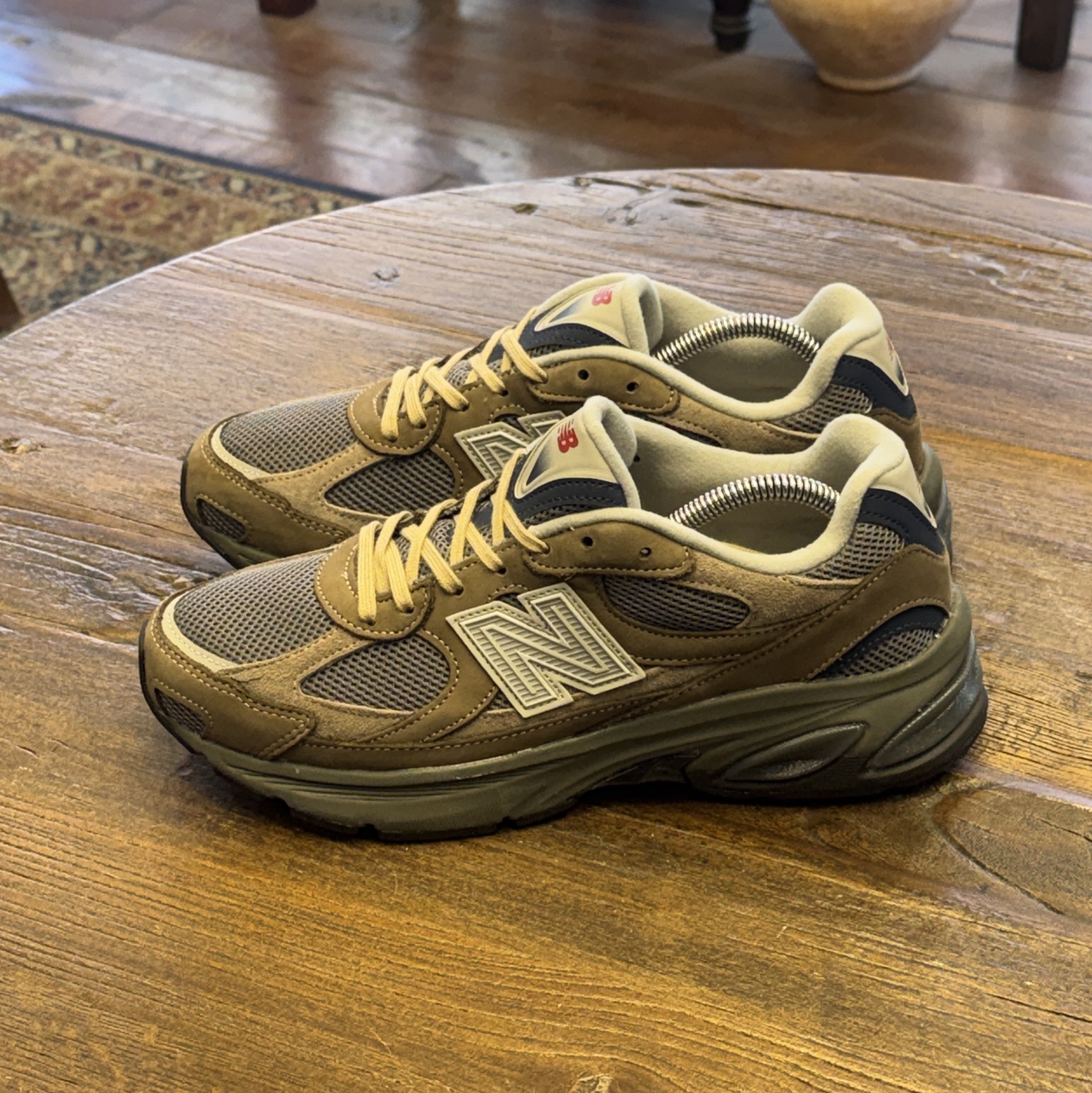 New Balance x Khakis 2010 Abzorb Shadow Brown 착용 스타일