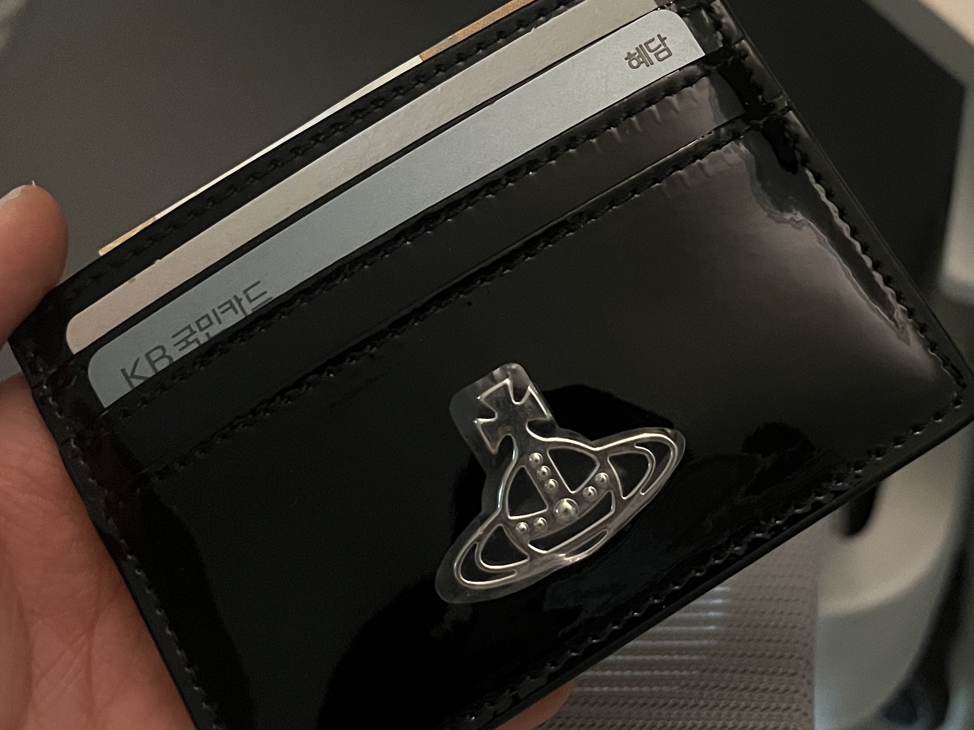 Vivienne Westwood Card Holder Black 착용 스타일 - 1