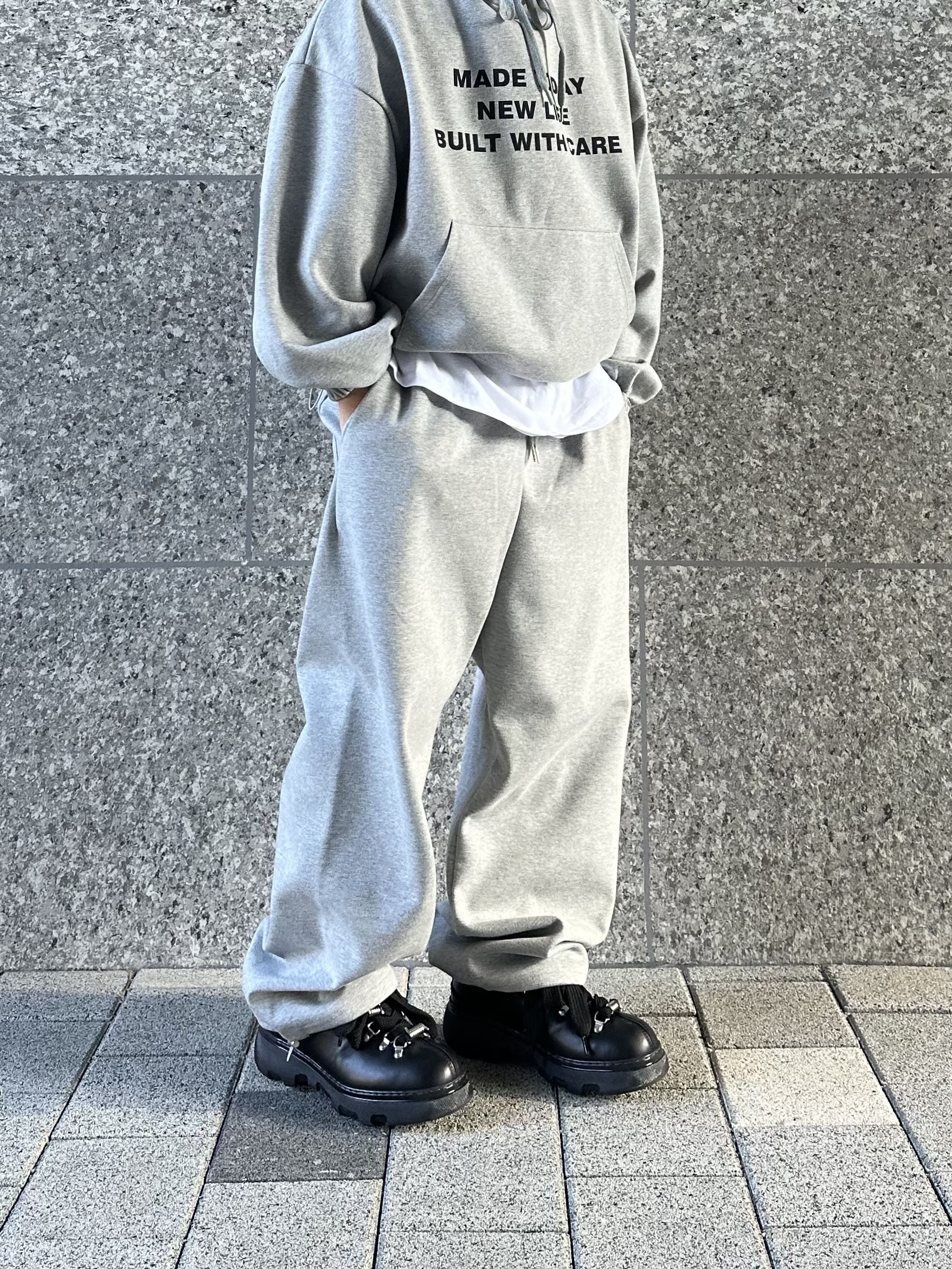 Hysteric Glamour Feel Good Mesh Cap Black, Burberry Leather Trek Boots Black 착용 스타일 - 3