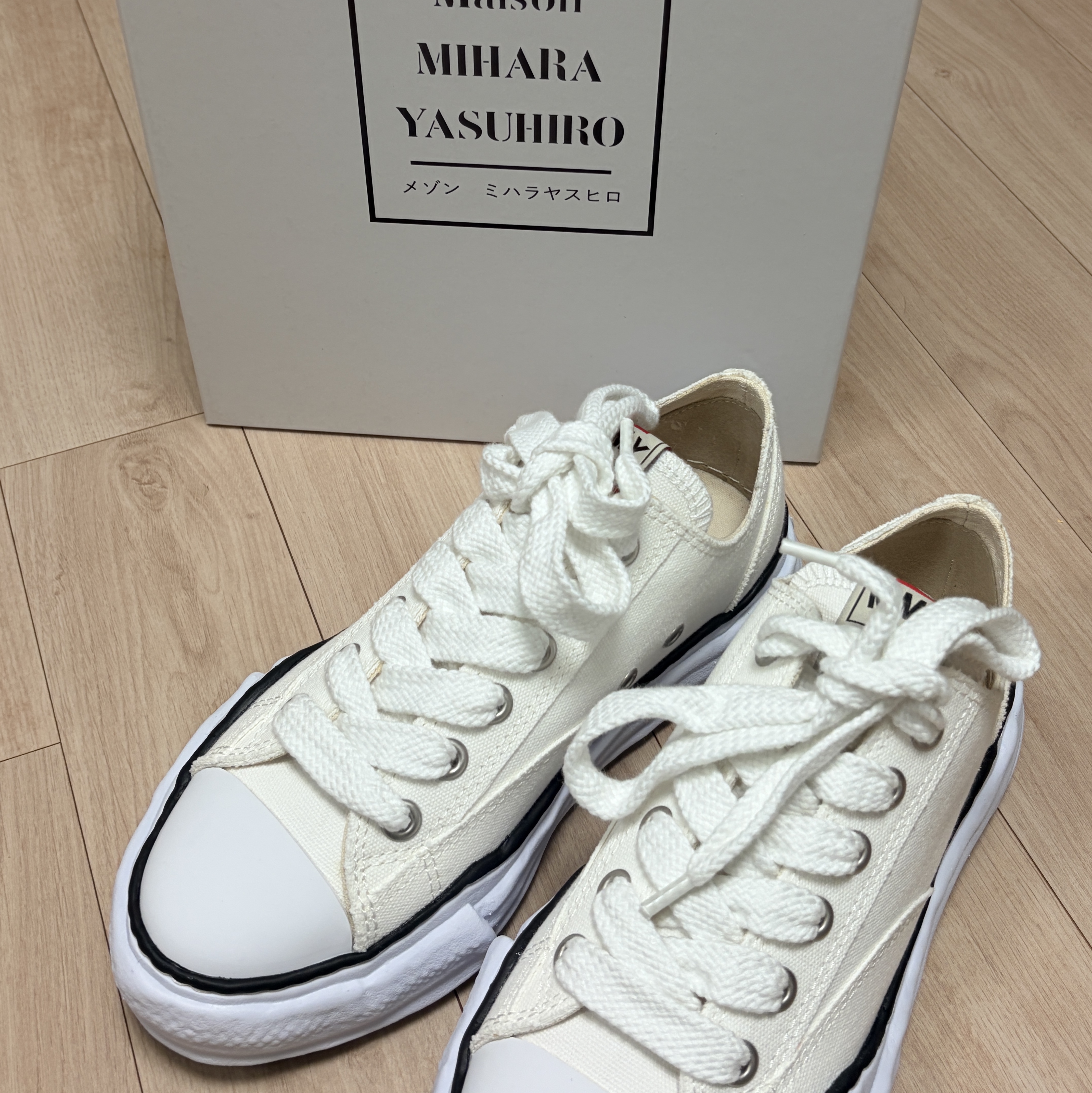 Maison Mihara Yasuhiro Peterson OG Sole Canvas Low Sneakers White 착용 스타일