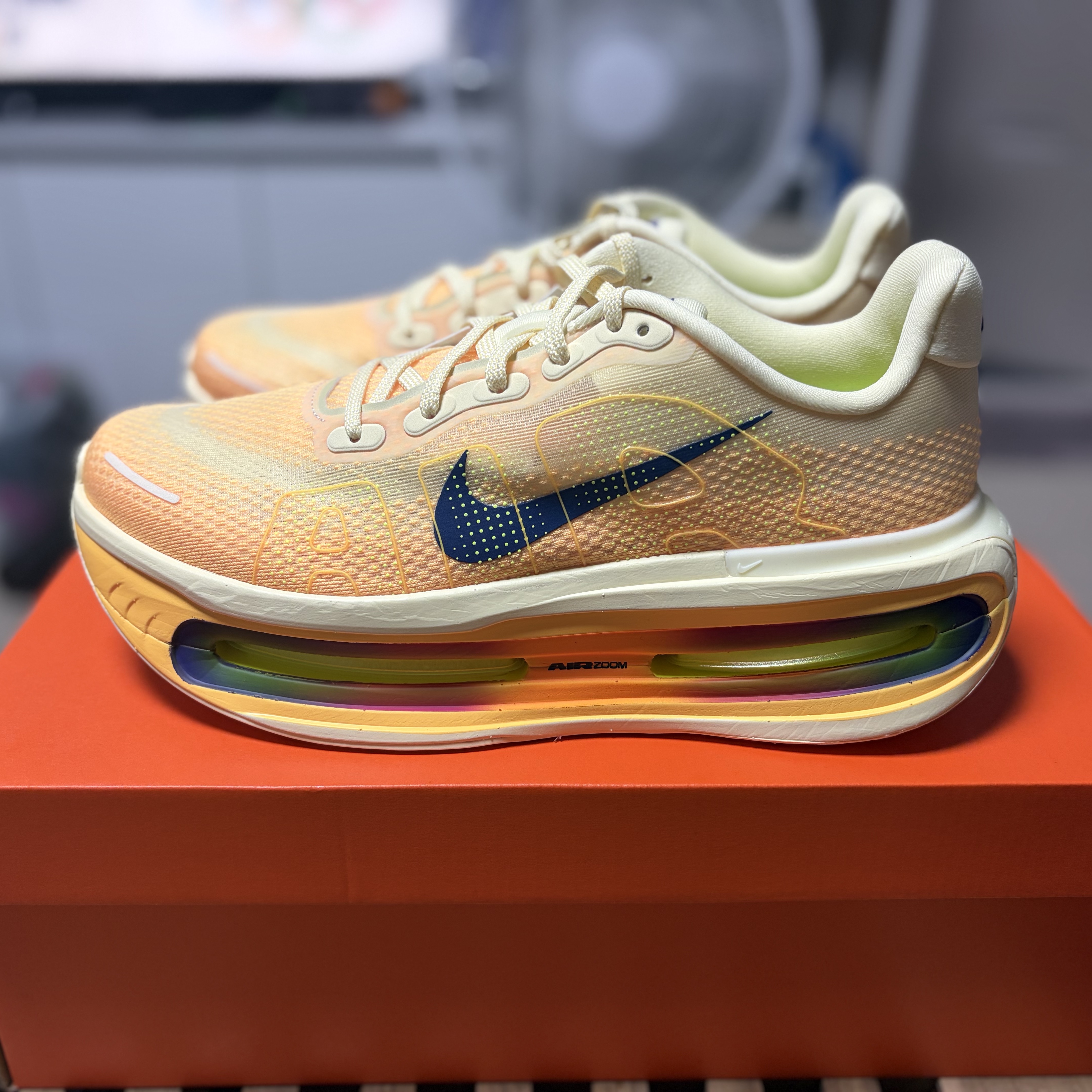Nike Vomero Premium Alabaster Blue Void 착용 스타일 - 1