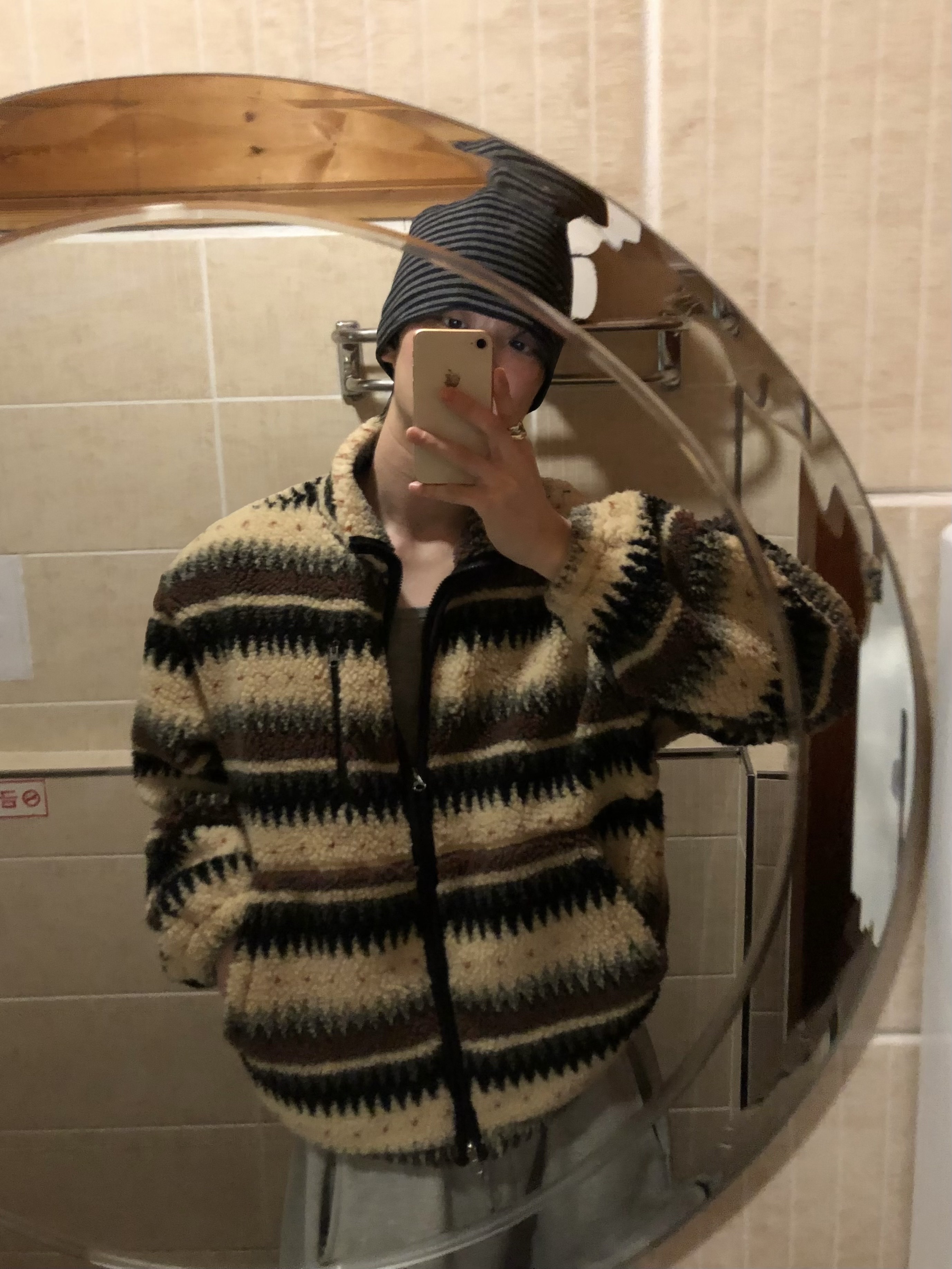 NOMANUAL NM Stripe Beanie Black 착용 스타일 - 1