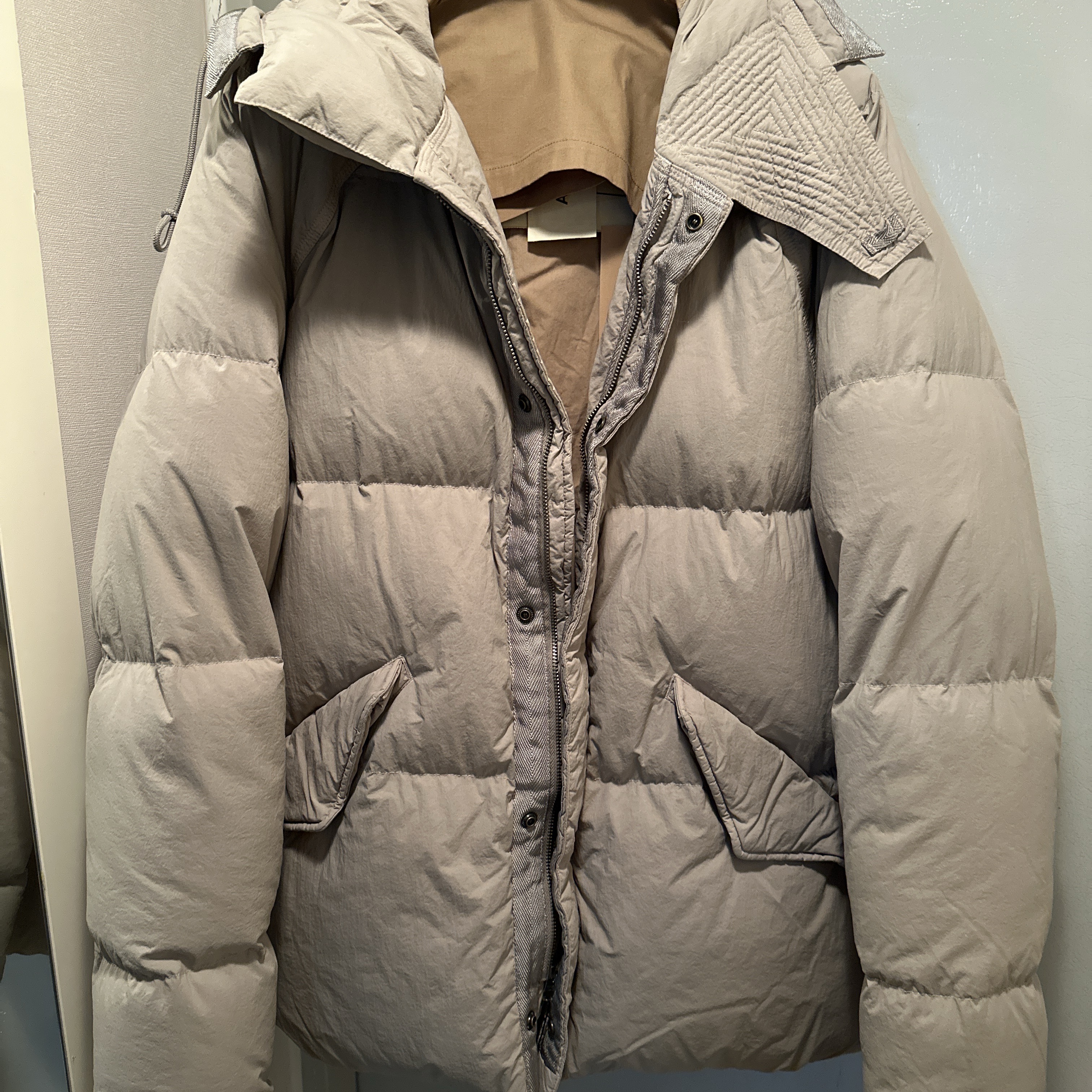 Ten C Artic Down Parka Pale Taupe 착용 스타일