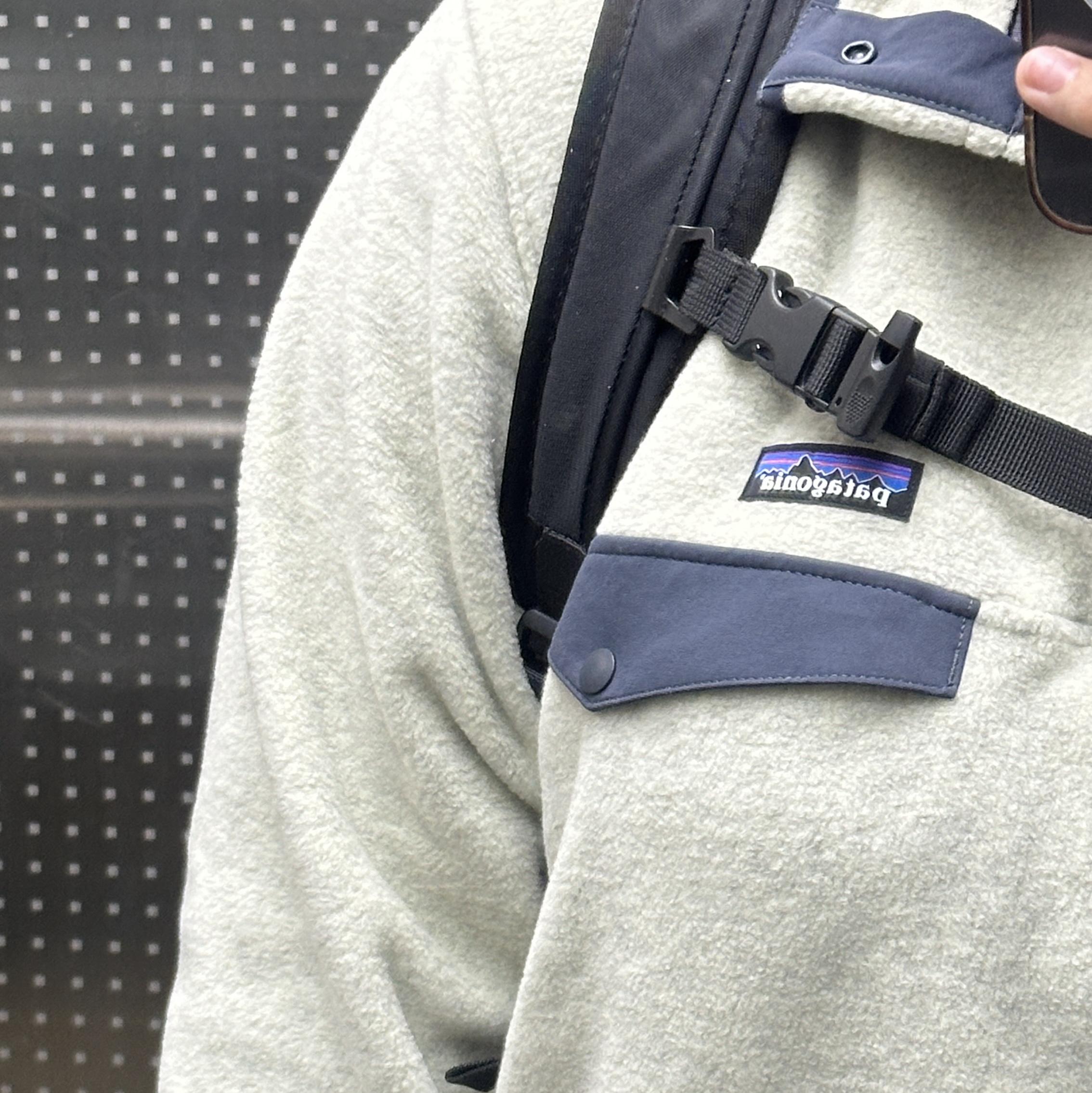 Patagonia Lightweight Synchilla Snap-T Fleece Pullover Oatmeal Heather/Smolder Blue/New Navy 착용 스타일