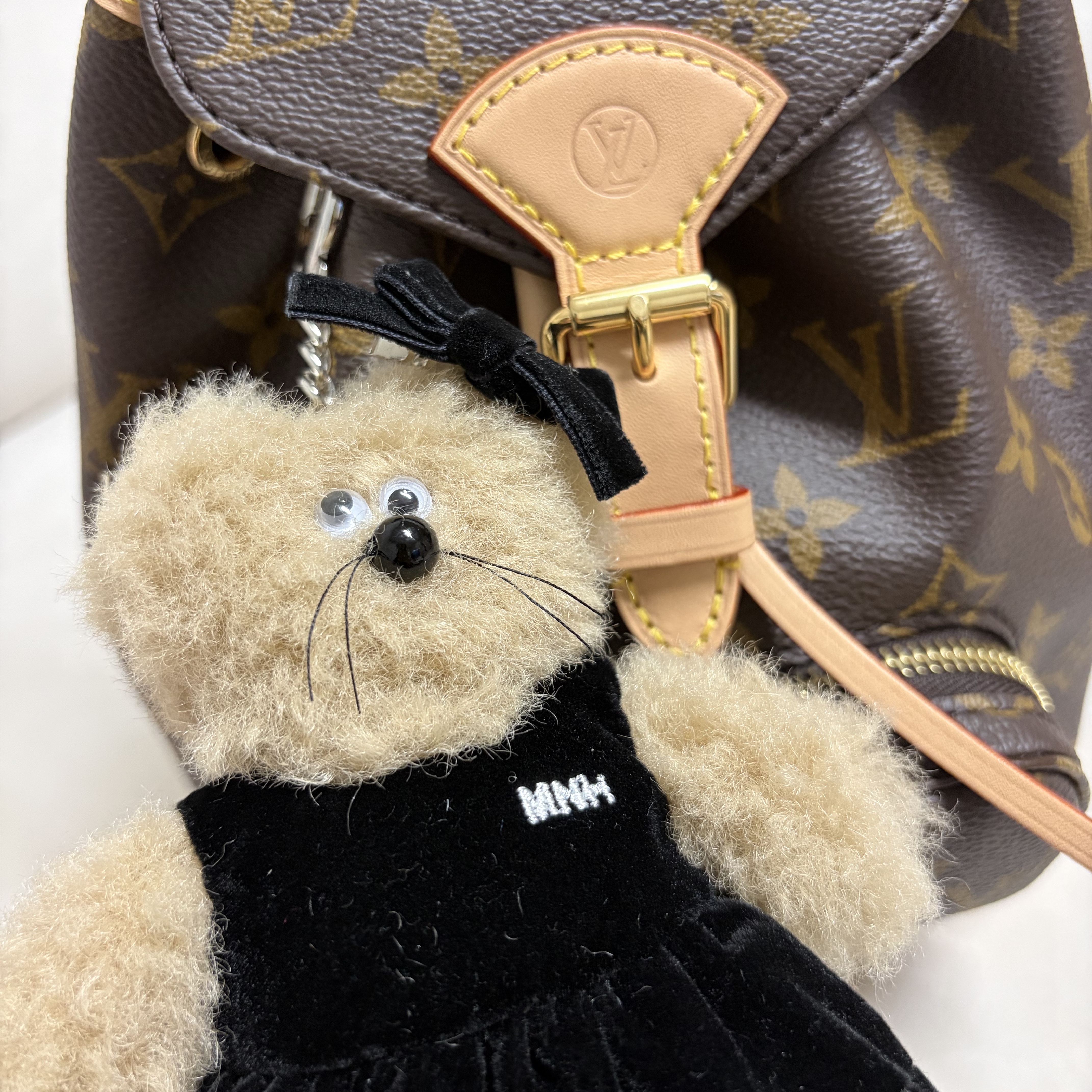 Monamhee M.N.H Friends Bebe Keyring 착용 스타일