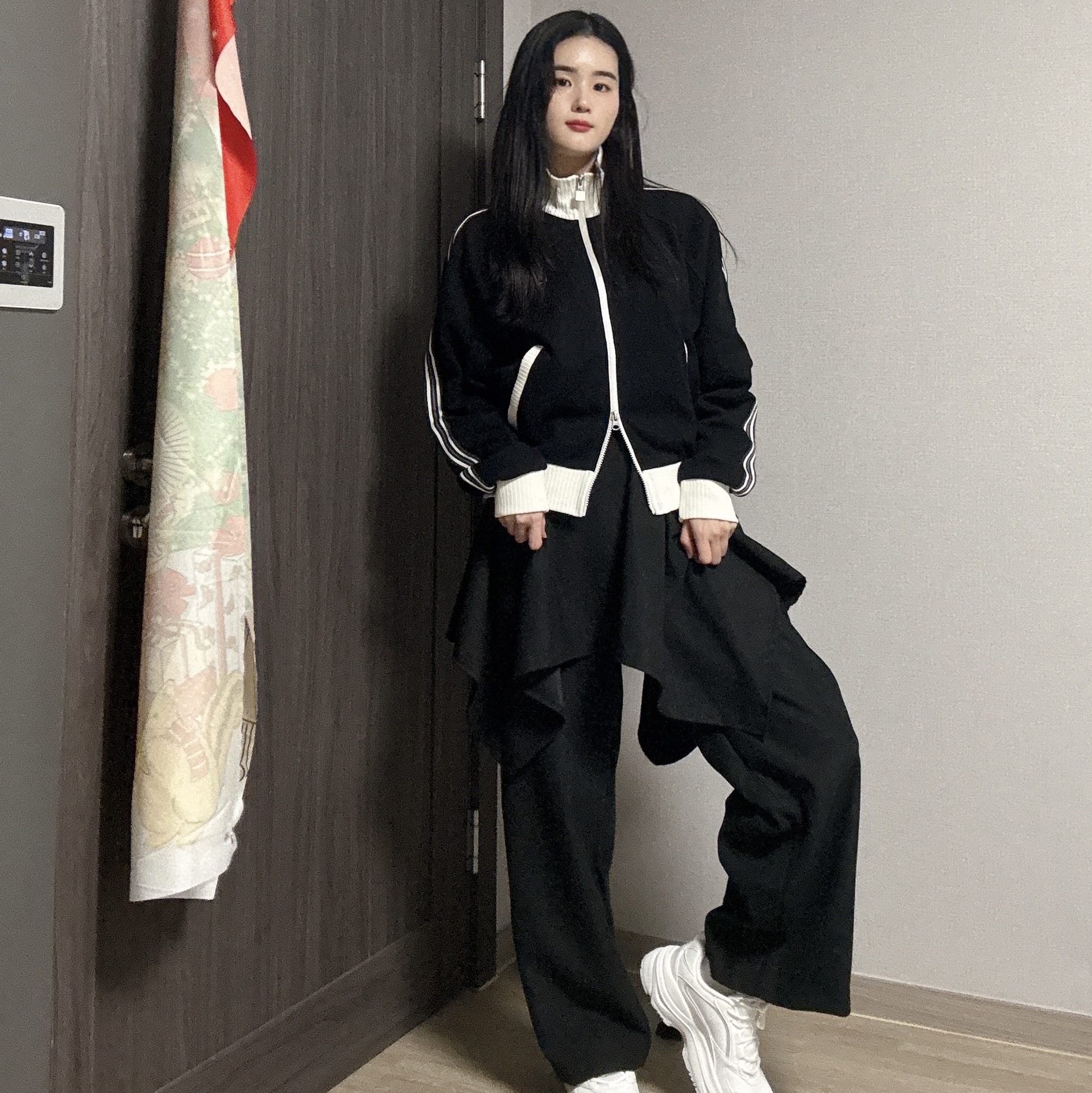 [6% 적립] FILA Wavy Day V2 White/Gray 착용 스타일 - 1