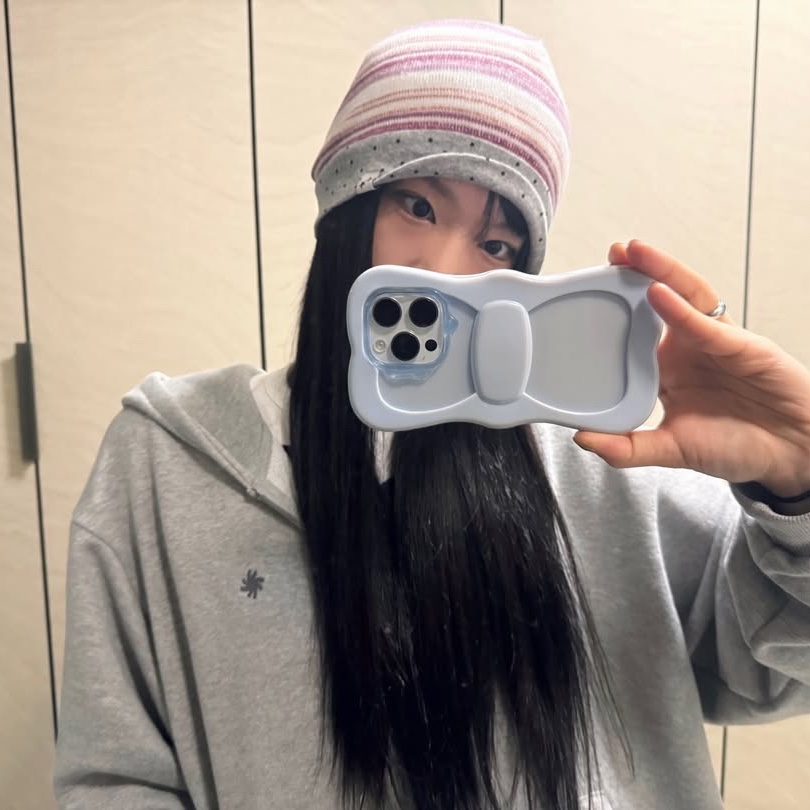 SLOW RECORD HOUSE Crop Hood Zip-Up Grey 착용 스타일 - 1