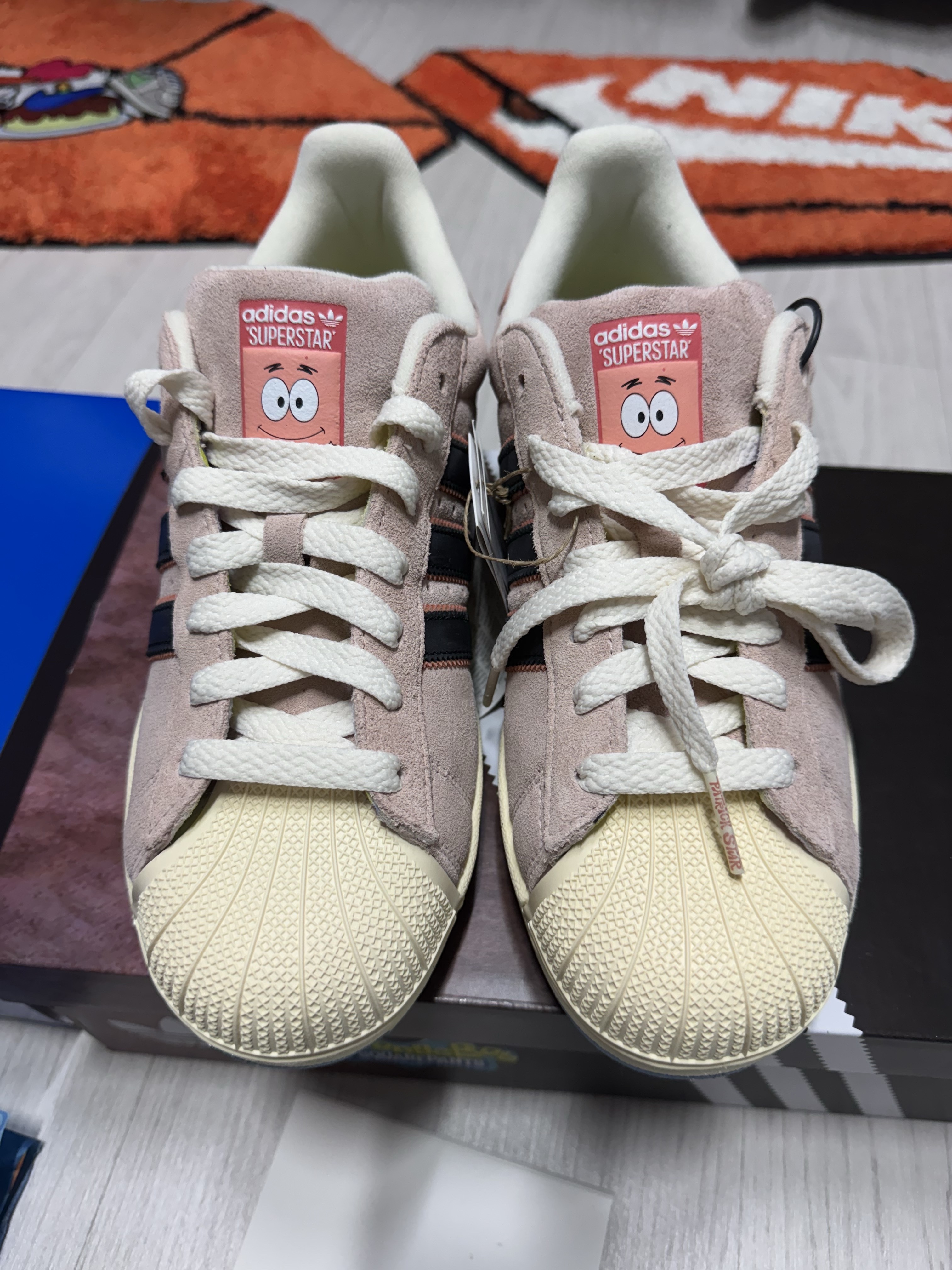 Adidas x Spongebob Patrick Superstar Black Core Black 착용 스타일 - 7