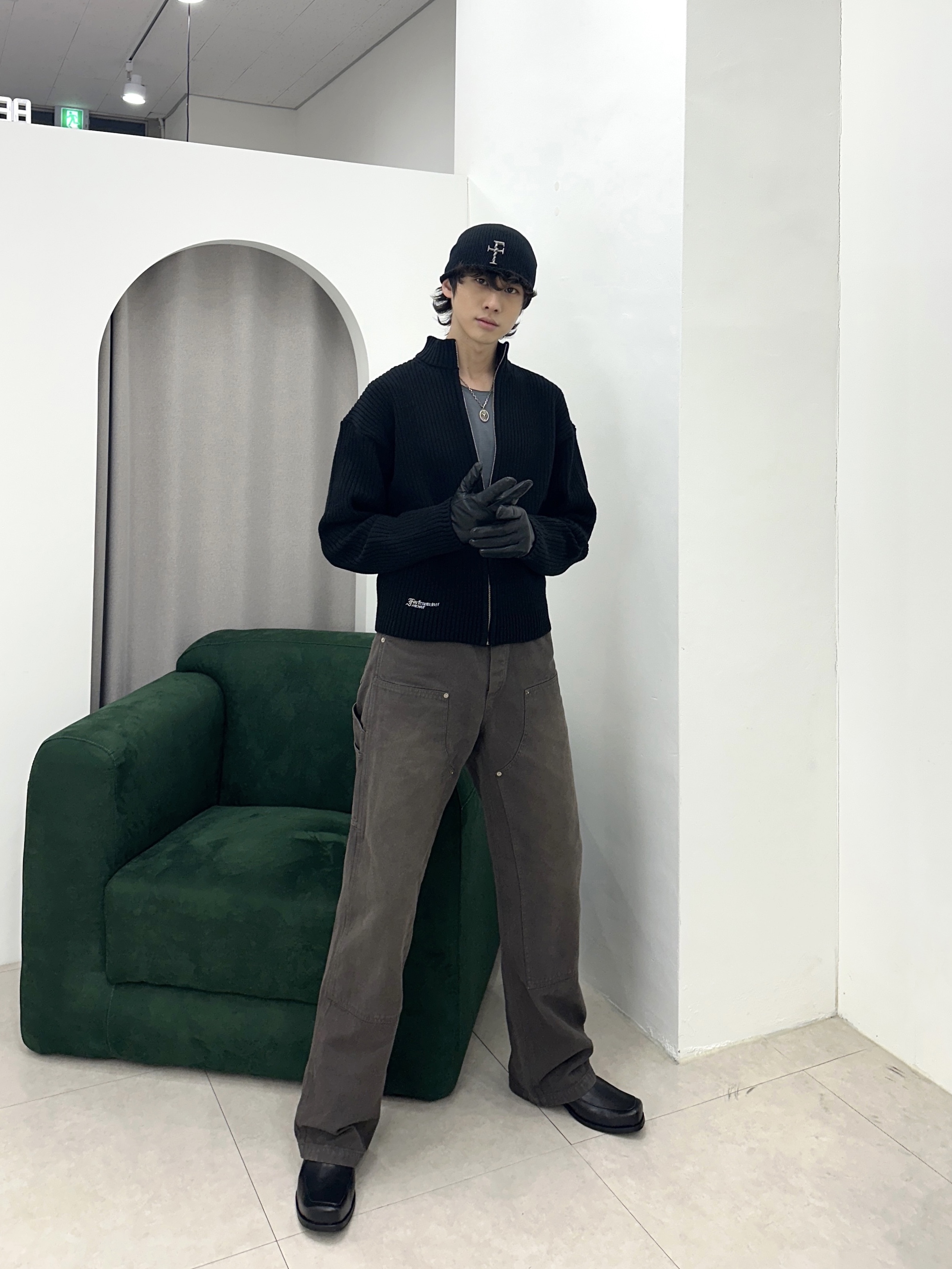 Farfromwhat Far High Neck Rib Knit Zip-Up_Black, Farfromwhat Far Aged Brown Carpenter Pants 착용 스타일 - 3