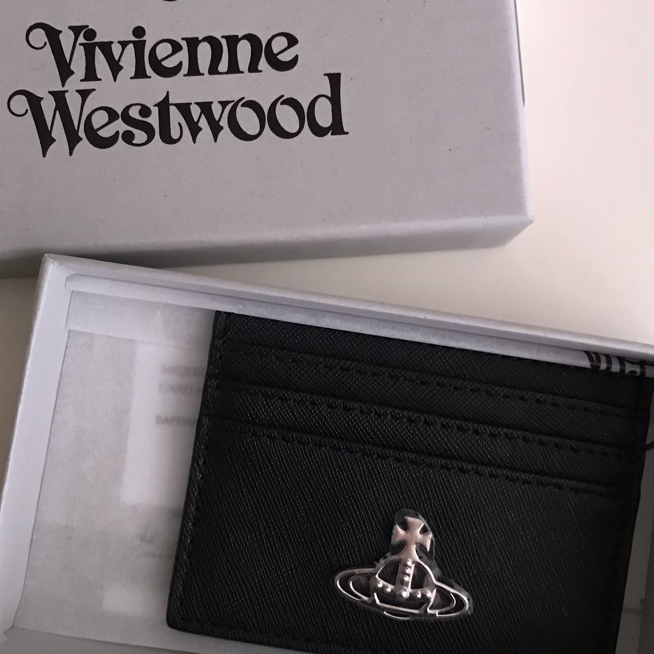 Vivienne Westwood Flat Card Holder Black 착용 스타일