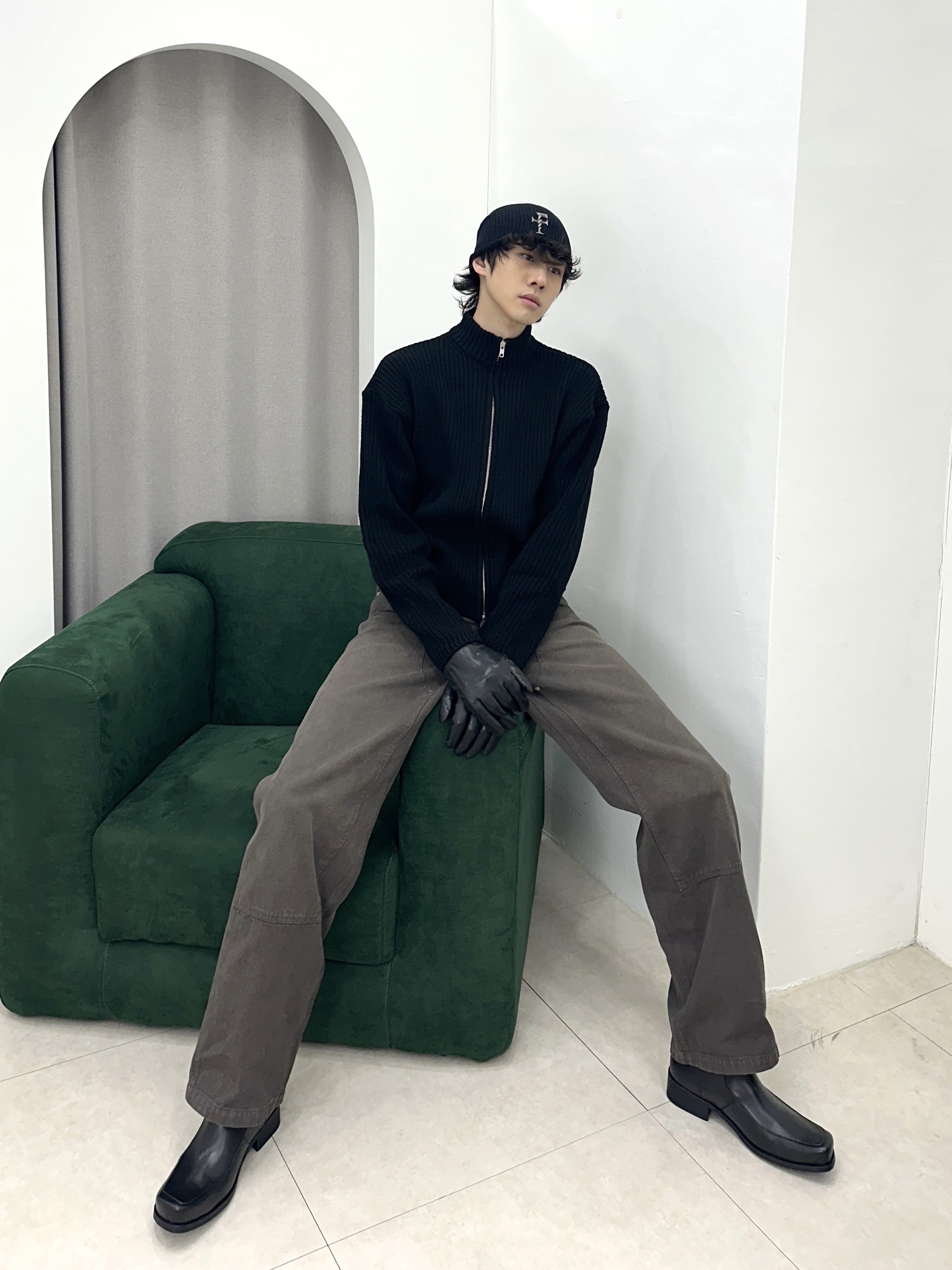 Farfromwhat Far High Neck Rib Knit Zip-Up_Black, Farfromwhat Far Aged Brown Carpenter Pants 착용 스타일 - 2