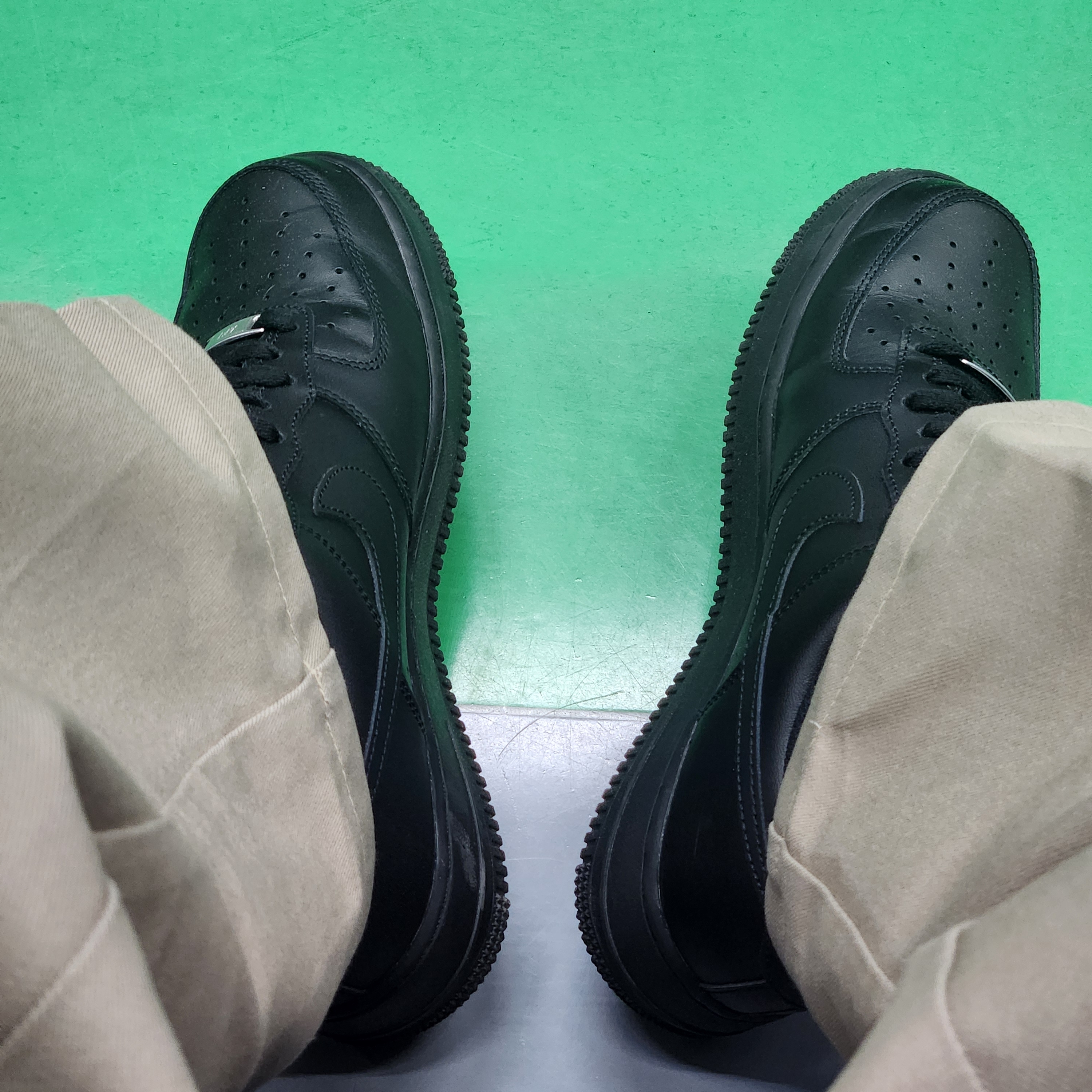 Nike Air Force 1 '07 Low Triple Black, Dickies Original 874 Work Pant Khaki 착용 스타일 - 1