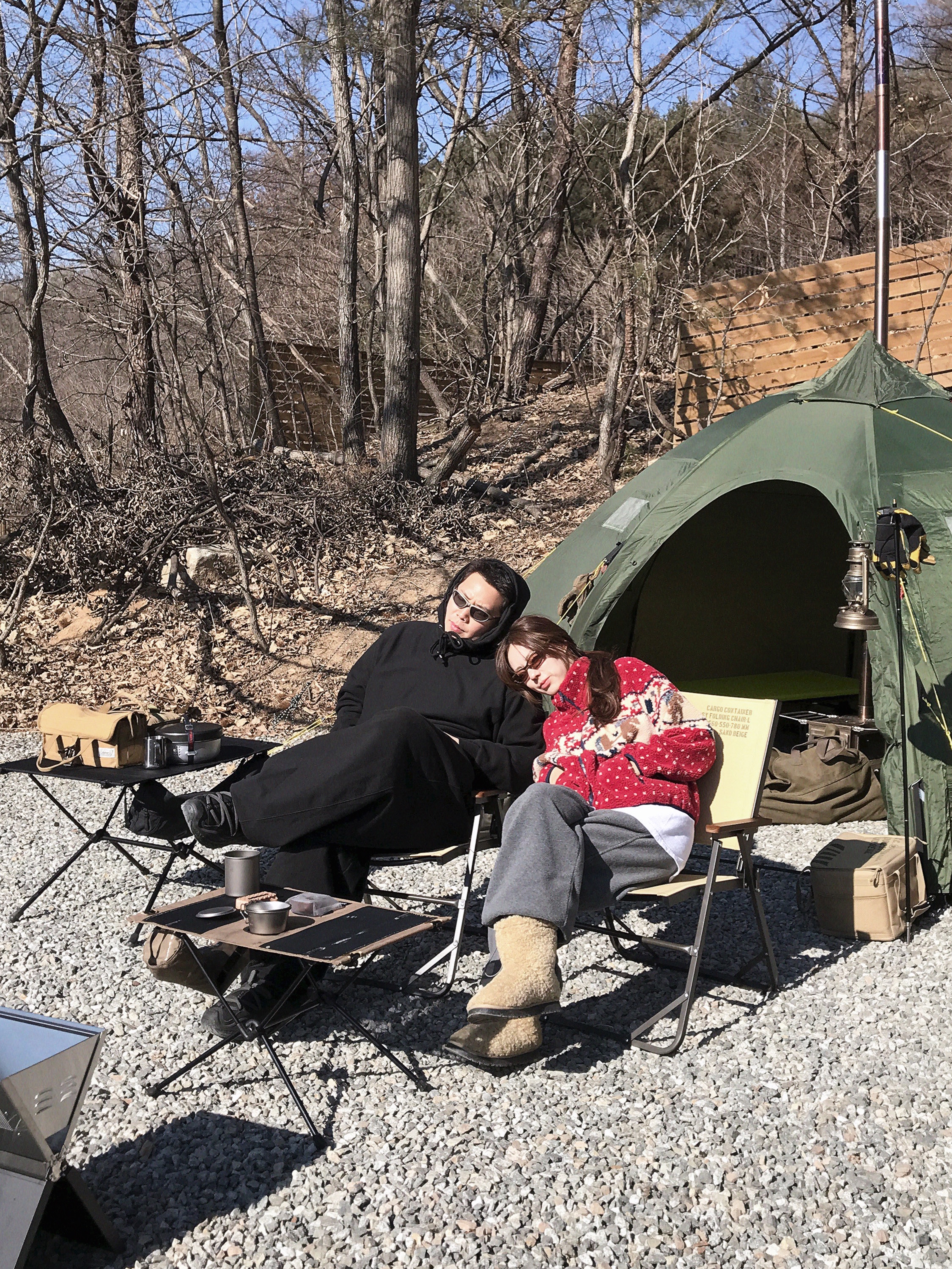 Helsport Varanger Dome 4-6 Outer Tent (With Pole), Helinox Table One Hard Top L Blackout Edition 착용 스타일