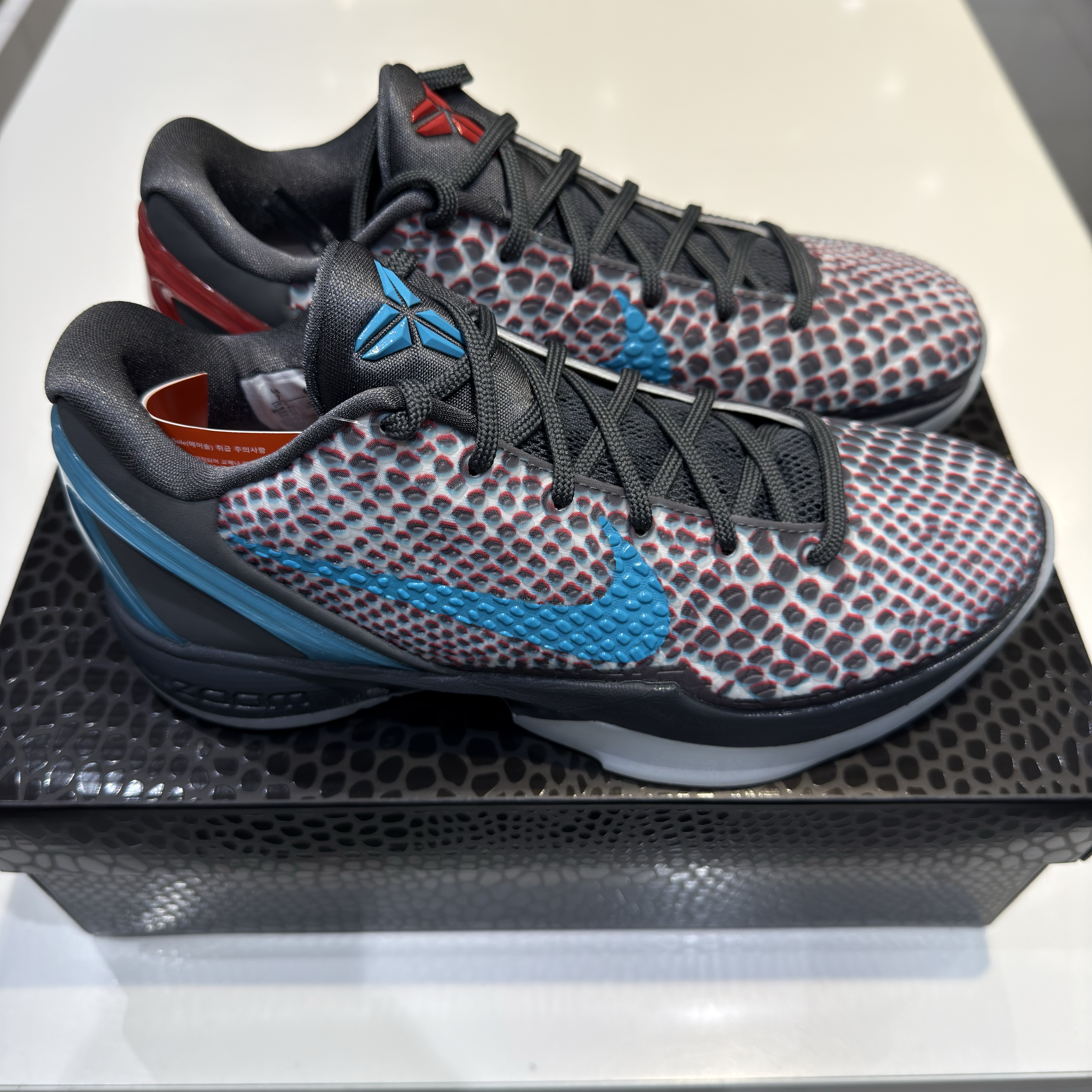 Nike Kobe 6 Protro 3D Dark Grey Chlorine Blue 착용 스타일 - 4
