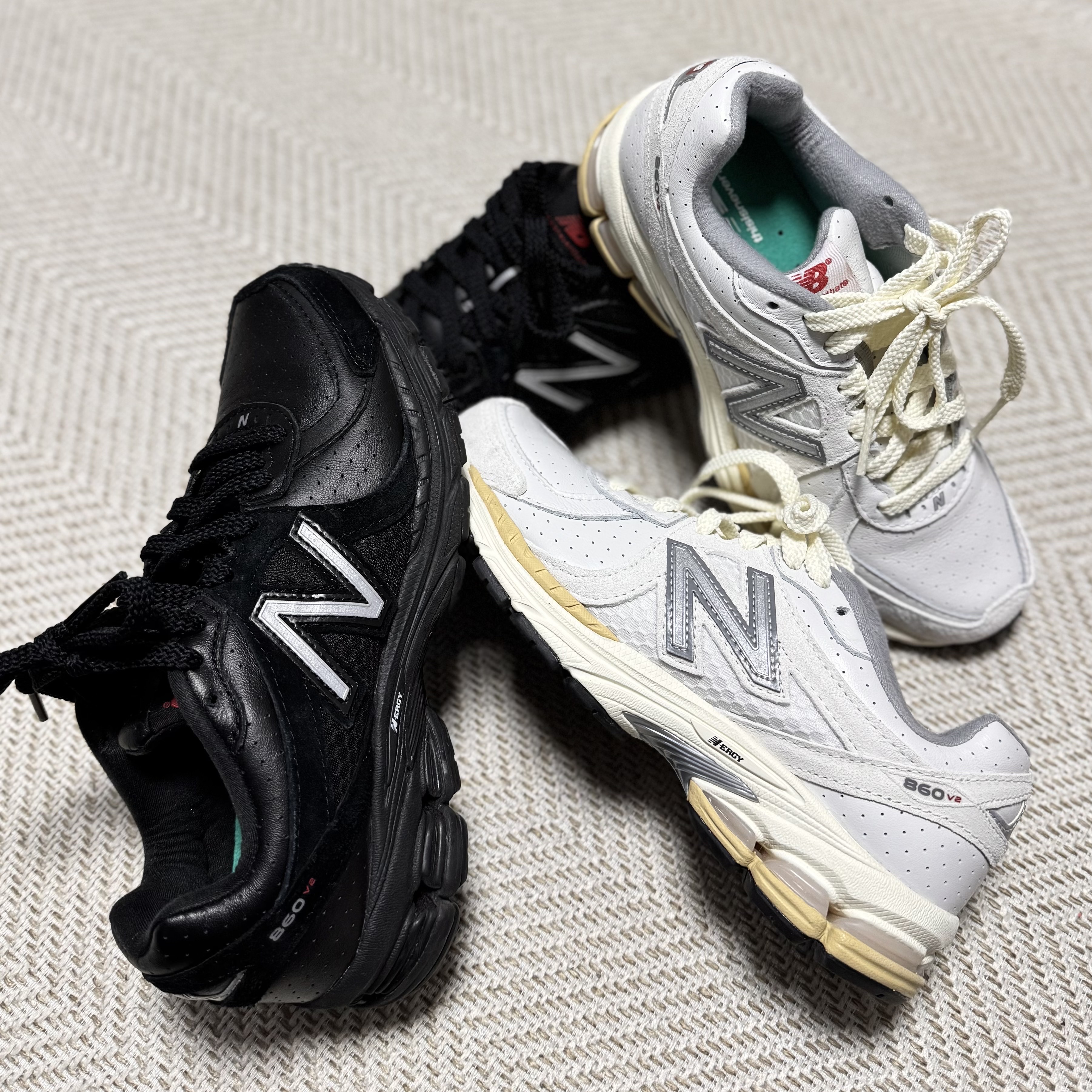 New Balance x Thisisneverthat 860v2 White, New Balance x Thisisneverthat 860v2 Black 착용 스타일 - 1