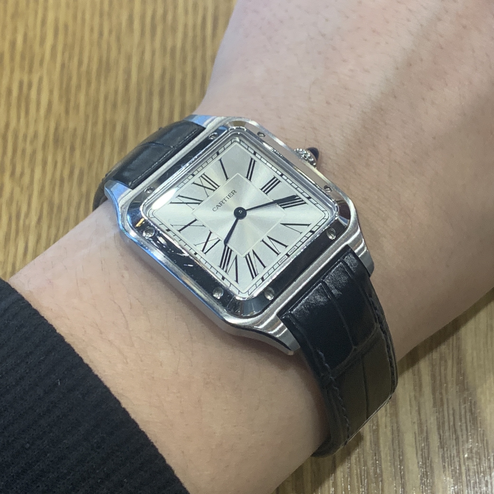 Cartier Santos Dumont Watch Large Quartz Steel Alligator Leather Navy Blue 착용 스타일