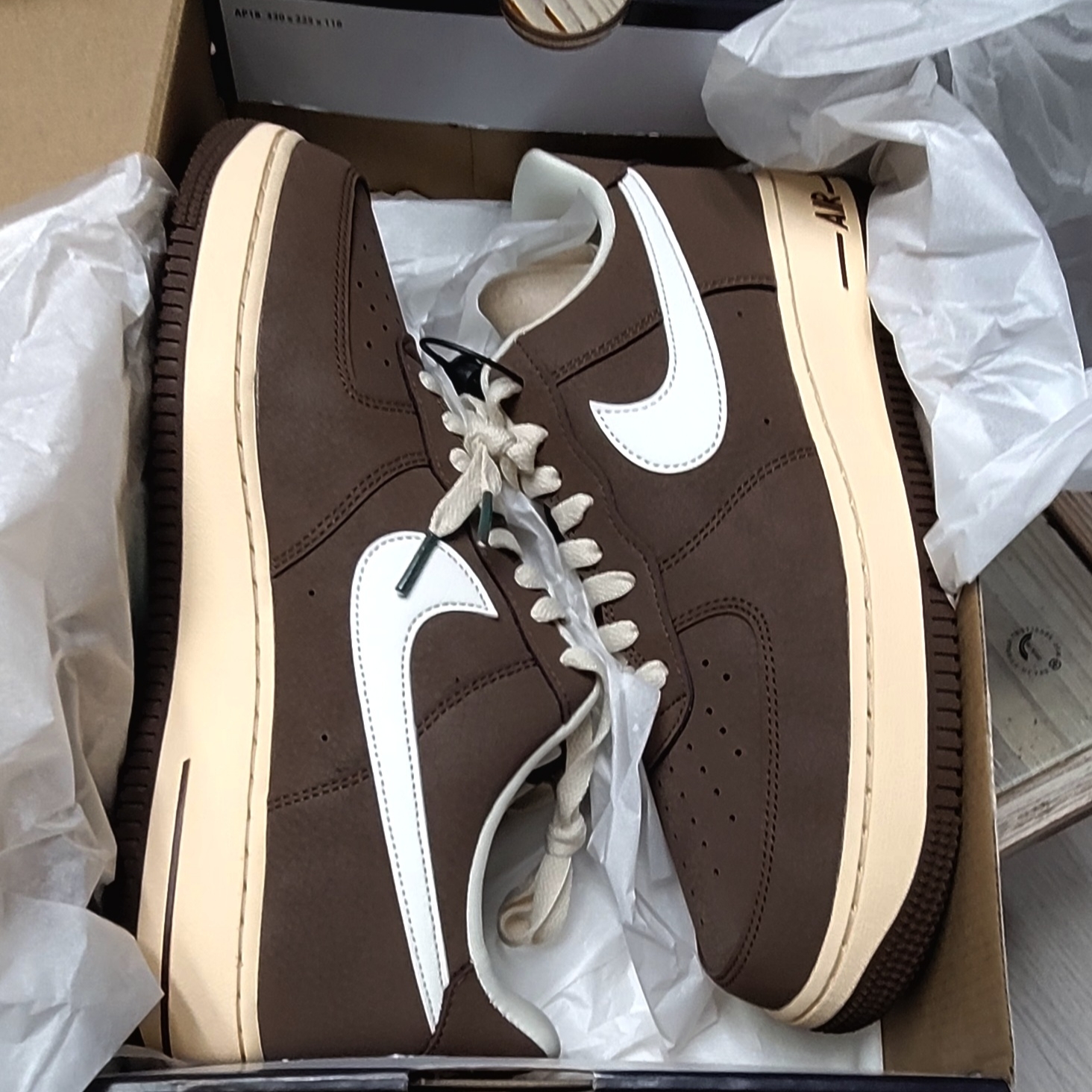 Nike Air Force 1 '07 Cacao Wow Coconut Milk 착용 스타일